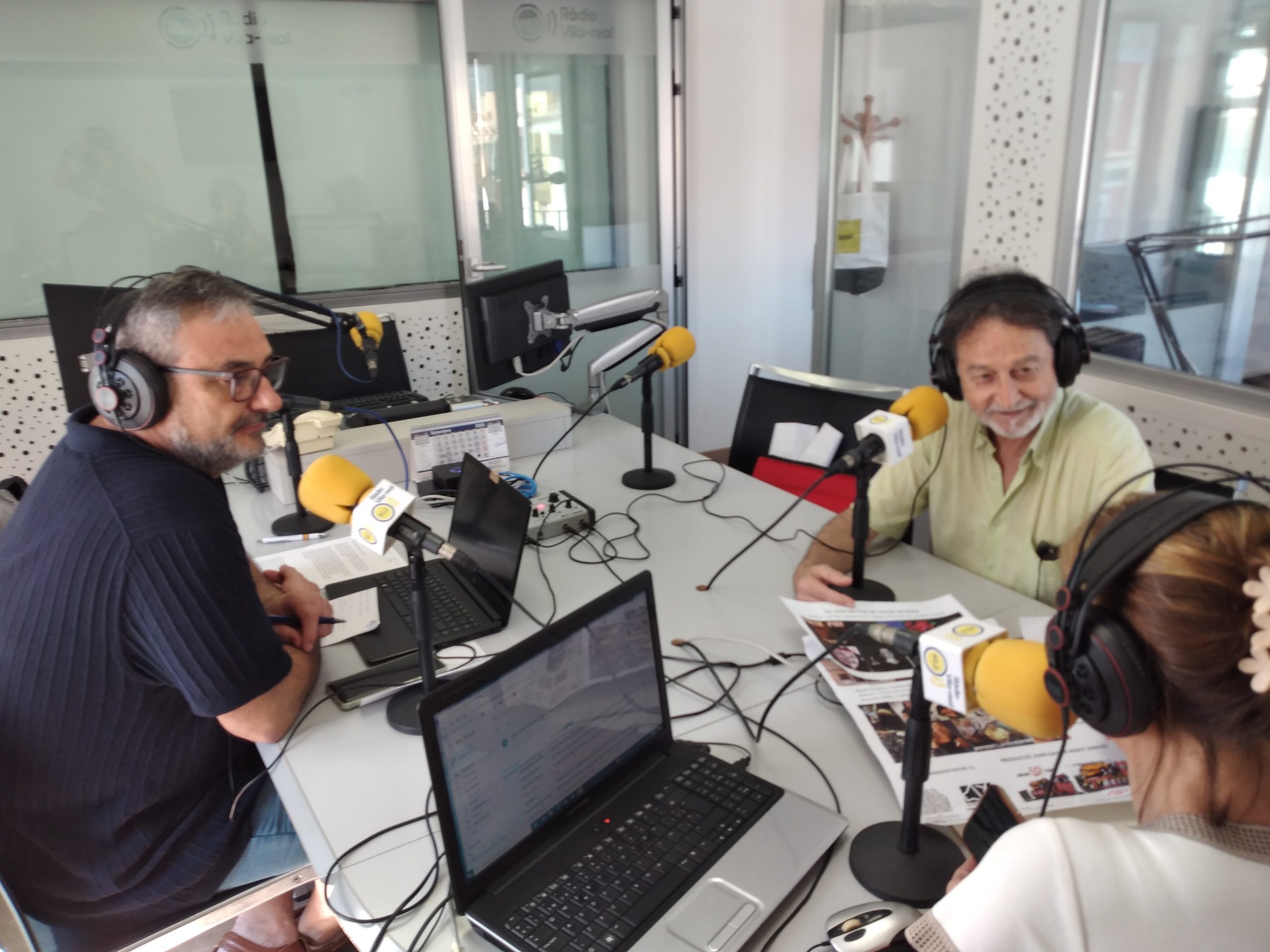 Parlem amb Luis Cabedo i Juan Gaspar «June» cançons que es venien en les «gasolineres»