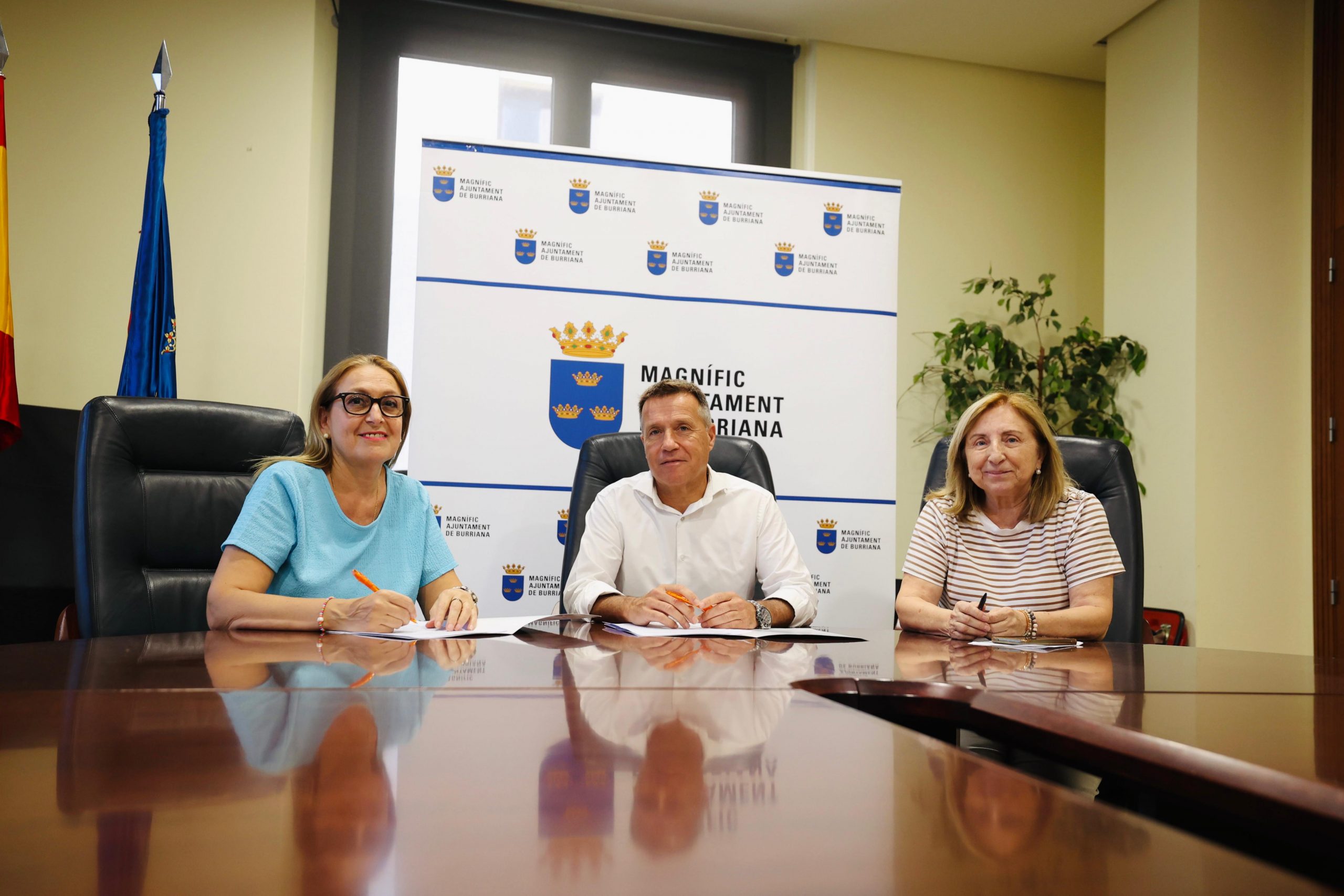 Burriana signa un conveni amb la Federació del Comerç per a impulsar la dinamització i promoció del sector local