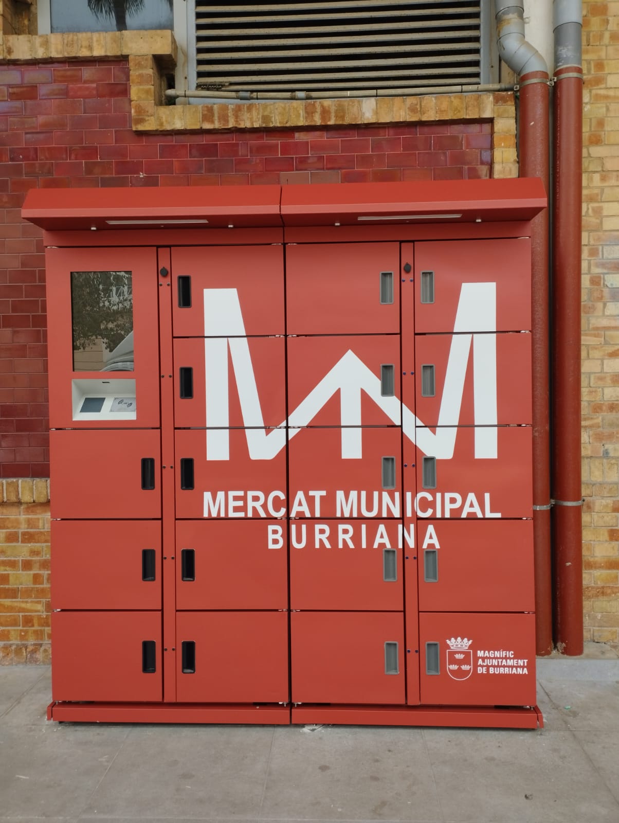 El Mercat Municipal de Burriana es modernitza amb la instal·lació de taquilles frigorífiques per a facilitar la compra als seus veïns
