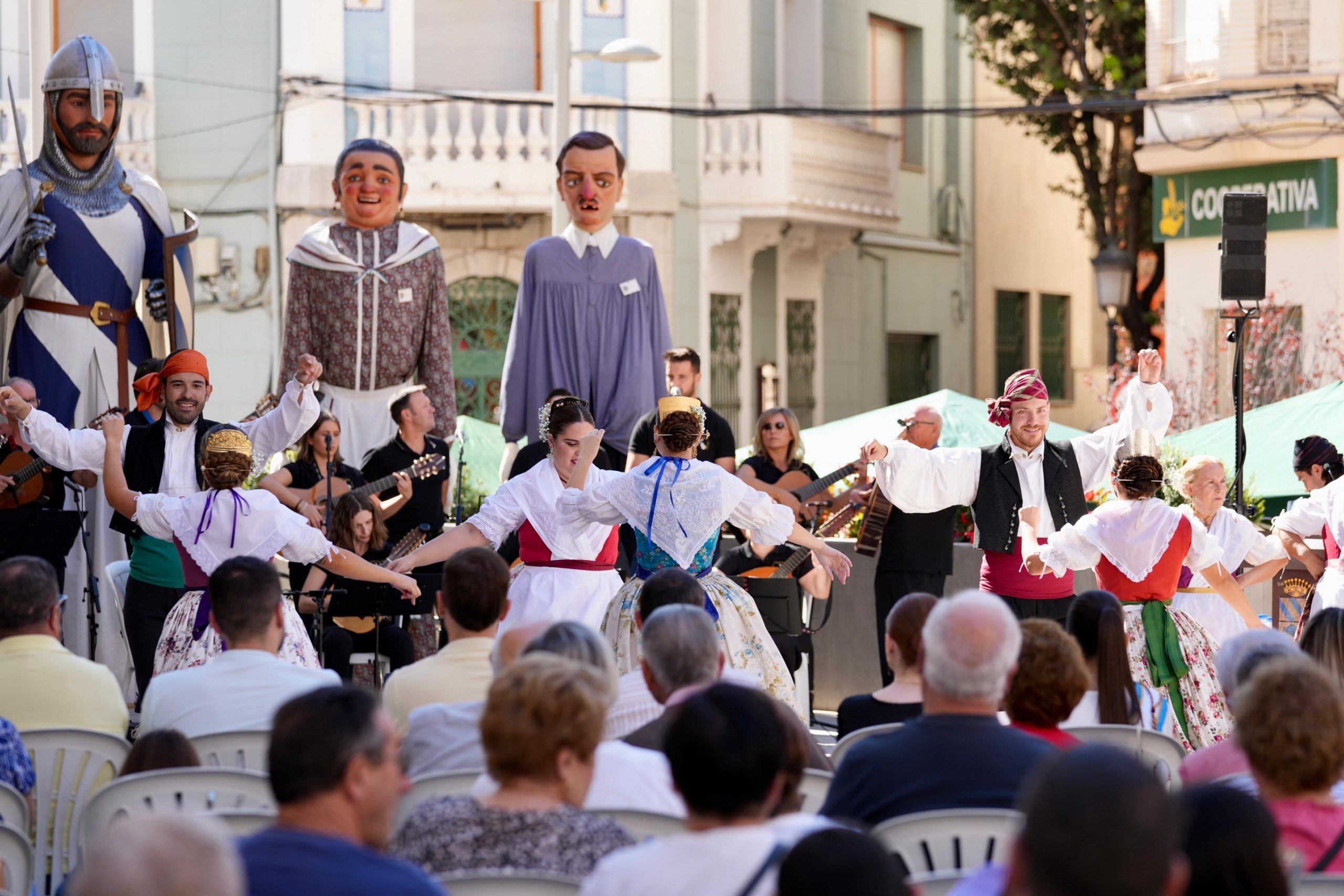 L’AlcoraFolk torna amb una edició plena de cultura popular, tradicions i festa per a celebrar el 9 d’Octubre