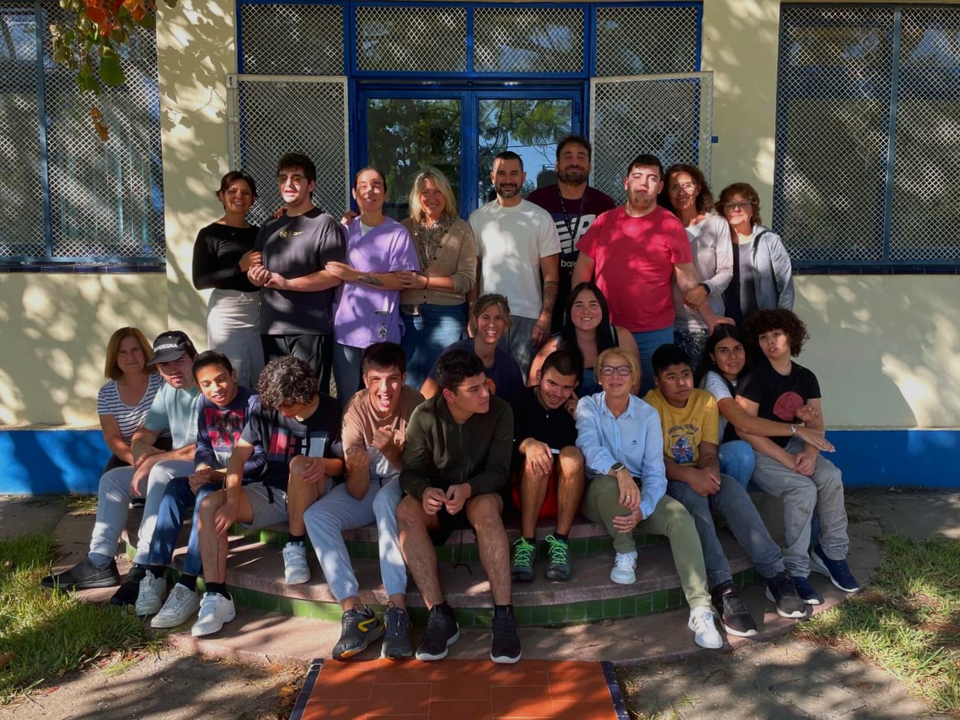 L’alcalde de l’Alcora visita el centre d’autisme El Cau amb representants de la Càtedra d’Investigació Musical