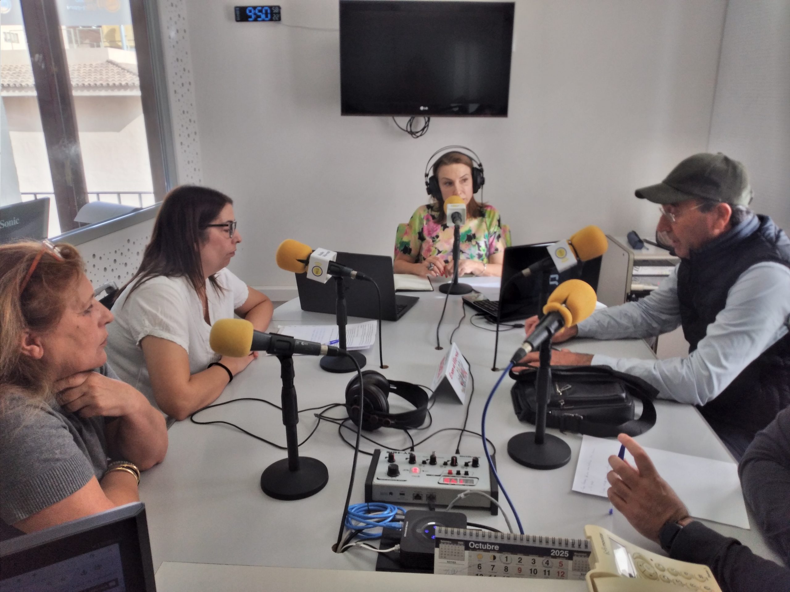 Parlem amb Alejandra Folch, Teresa Ruzafa, Jesús Fernández de la manifestació contra la taxa del fem