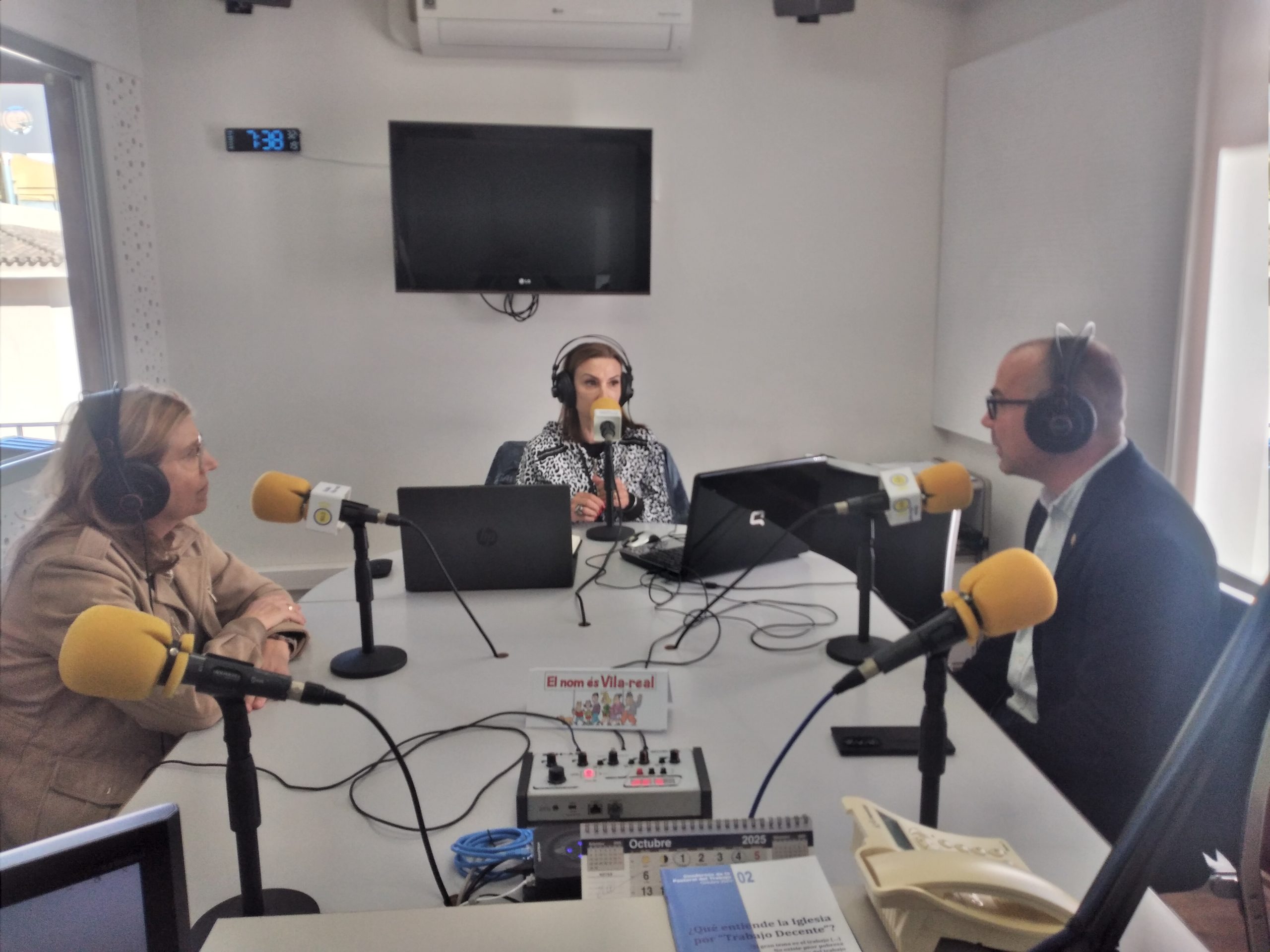 Parlem amb el regidor de comerç Xus Madrigal i la secretària d´UCOVI Tere Esteve