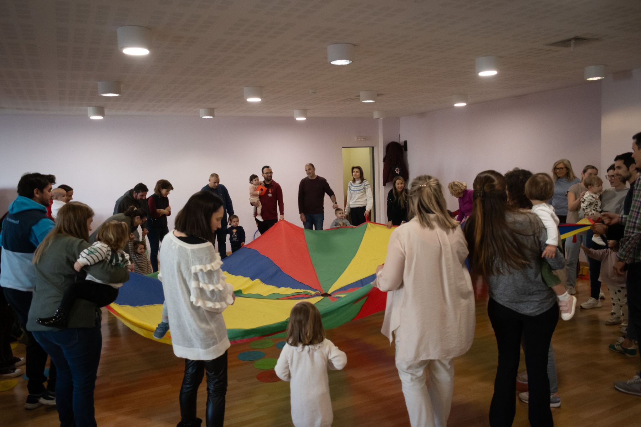 Més de 100 famílies participen en una nova edició de Juguem en família, activitat organitzada per l’ADI