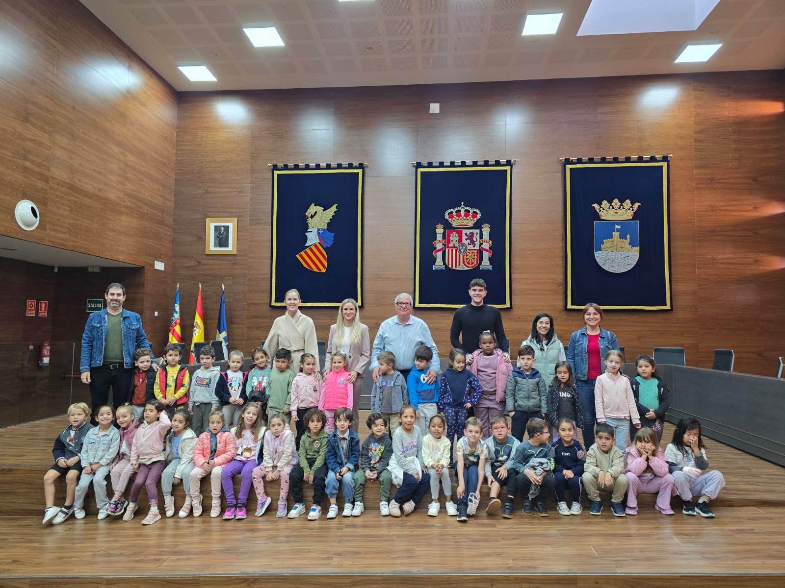 Los alumnos de Infantil del CEIP Dean Martí visitan el Ayuntamiento de Oropesa del Mar y conocen de cerca el trabajo de sus representantes locales