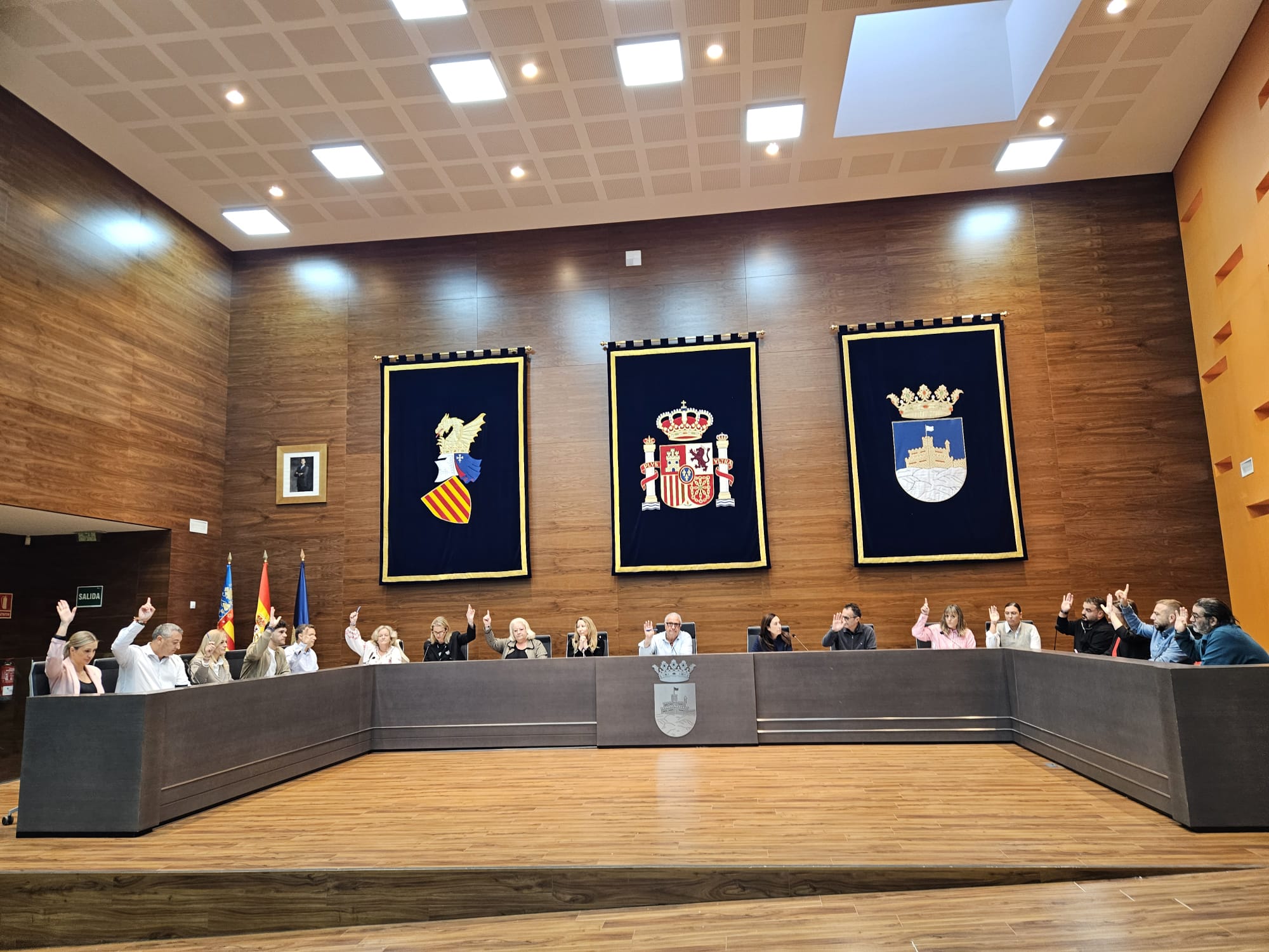 El Pleno Ordinario de Noviembre de Oropesa del Mar aprueba por unanimidad la concesión de reconocimientos a agentes de la Policía Local y al teniente de la Guardia Civil del municipio