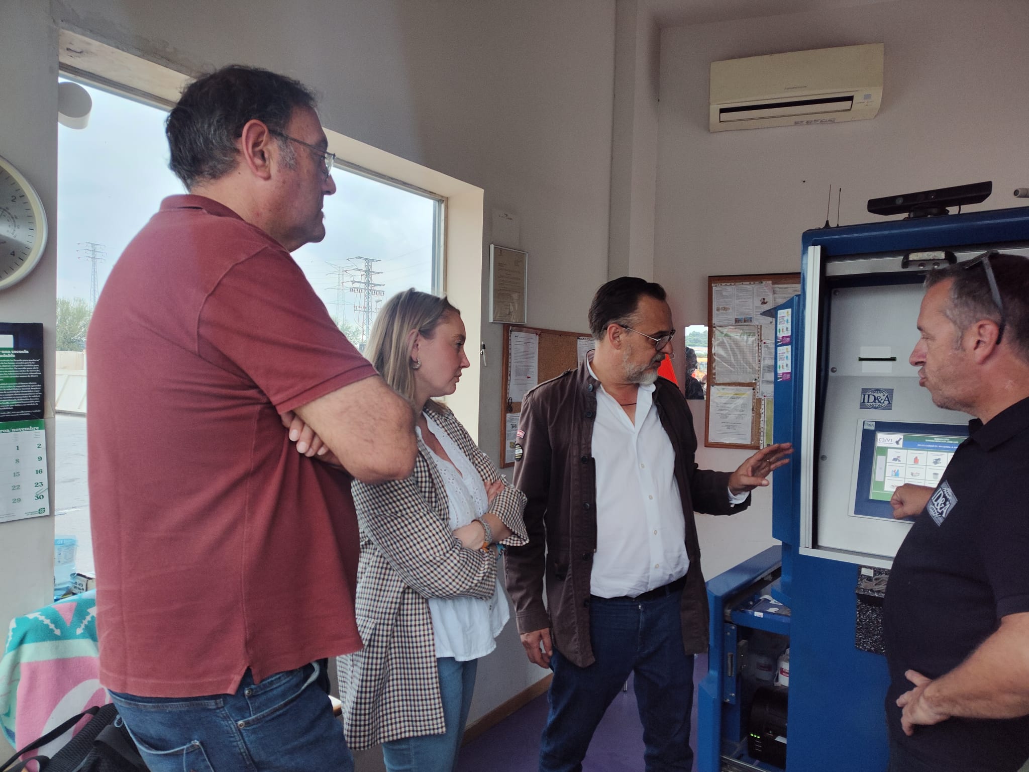 Fajardo visita l’Ecoparc de La Vall d’Uixó per a conéixer el funcionament de les ferramentes de modernització