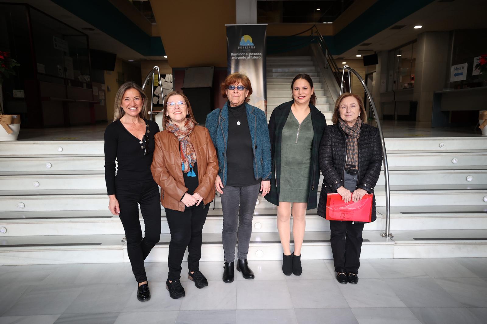 Les guanyadores dels 3.000 euros del primer sorteig d’«El Nadal i els Reis tenen premi» de Burriana realitzen hui les seues compres al comerç local