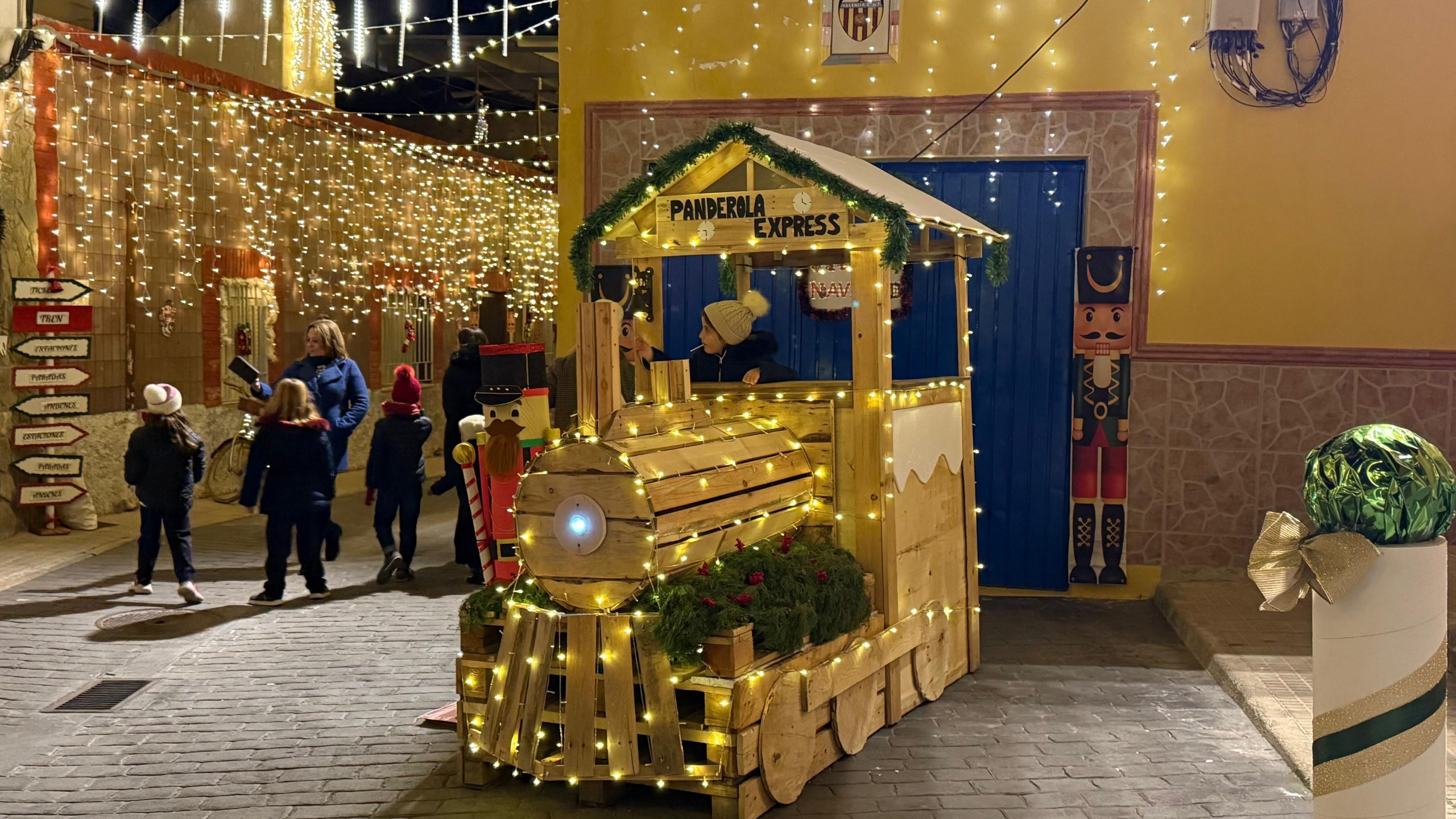 Onda premia la creatividad vecinal y convierte sus calles en un gran escaparate navideño