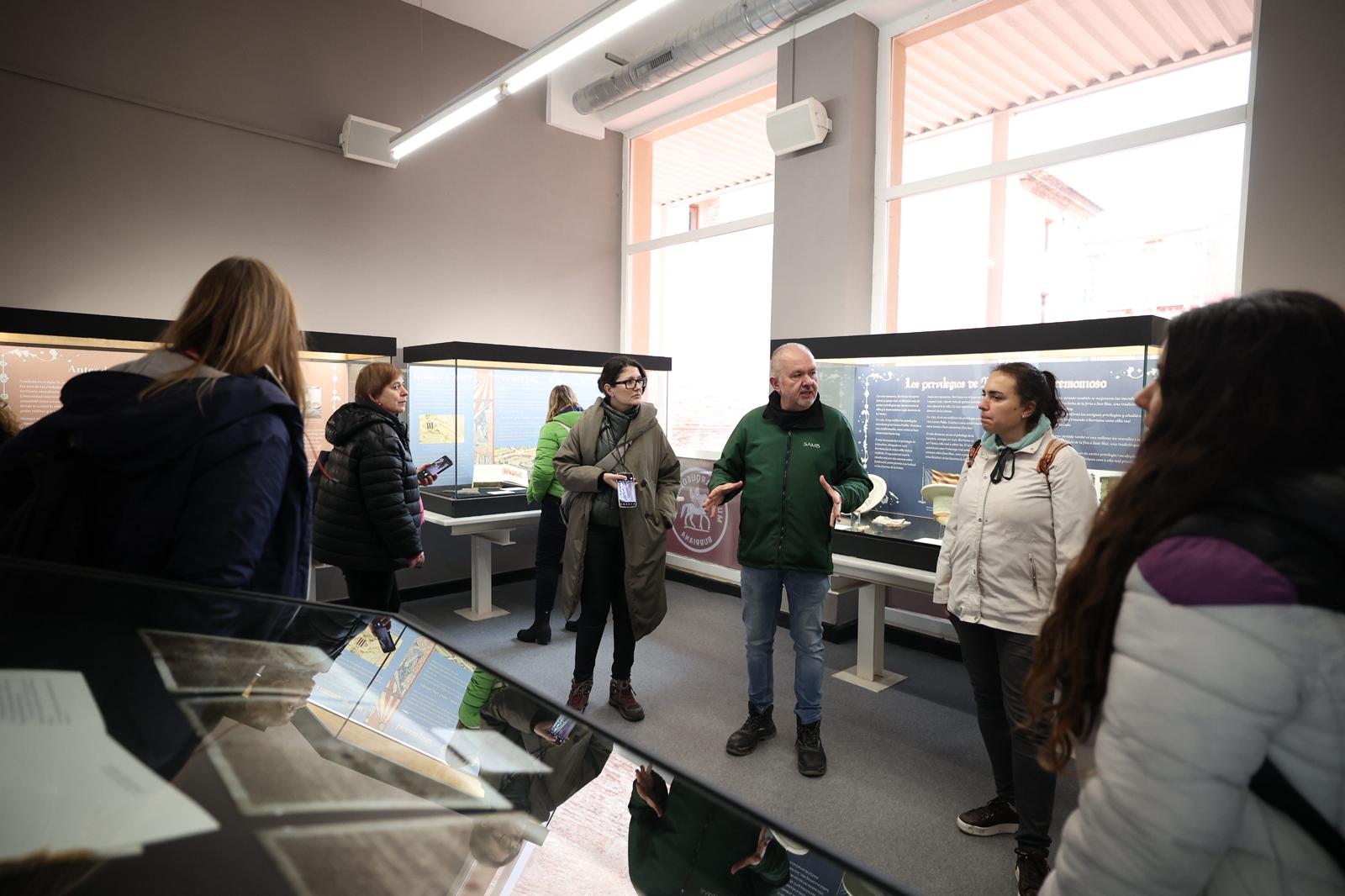 Burriana mostra el seu potencial turístic, arqueològic i citrícola a l’Associació de Guies de Castelló