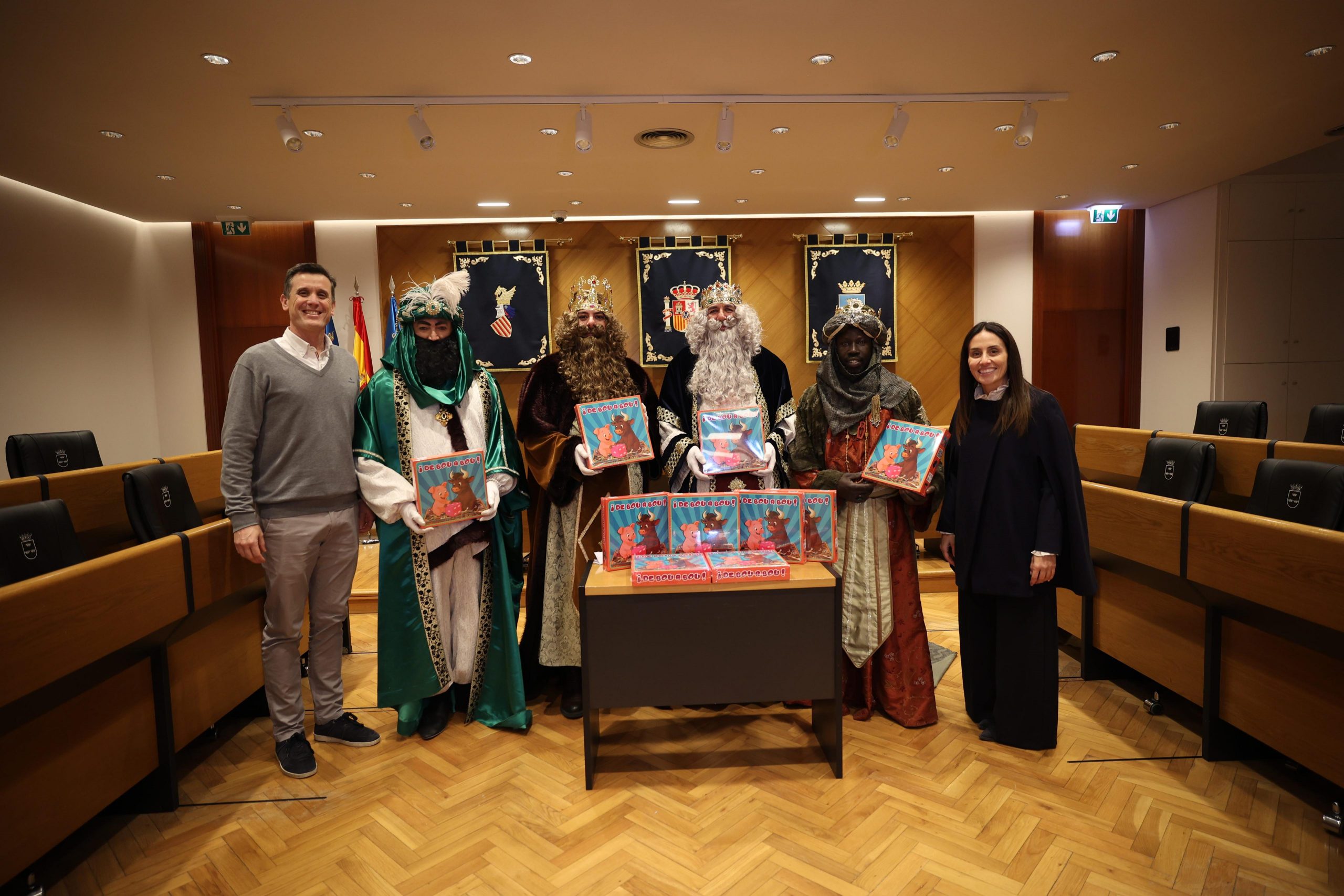 Els Reis Mags porten als centres educatius i edificis municipals de Burriana el joc de taula ‘De Bou a Bou’