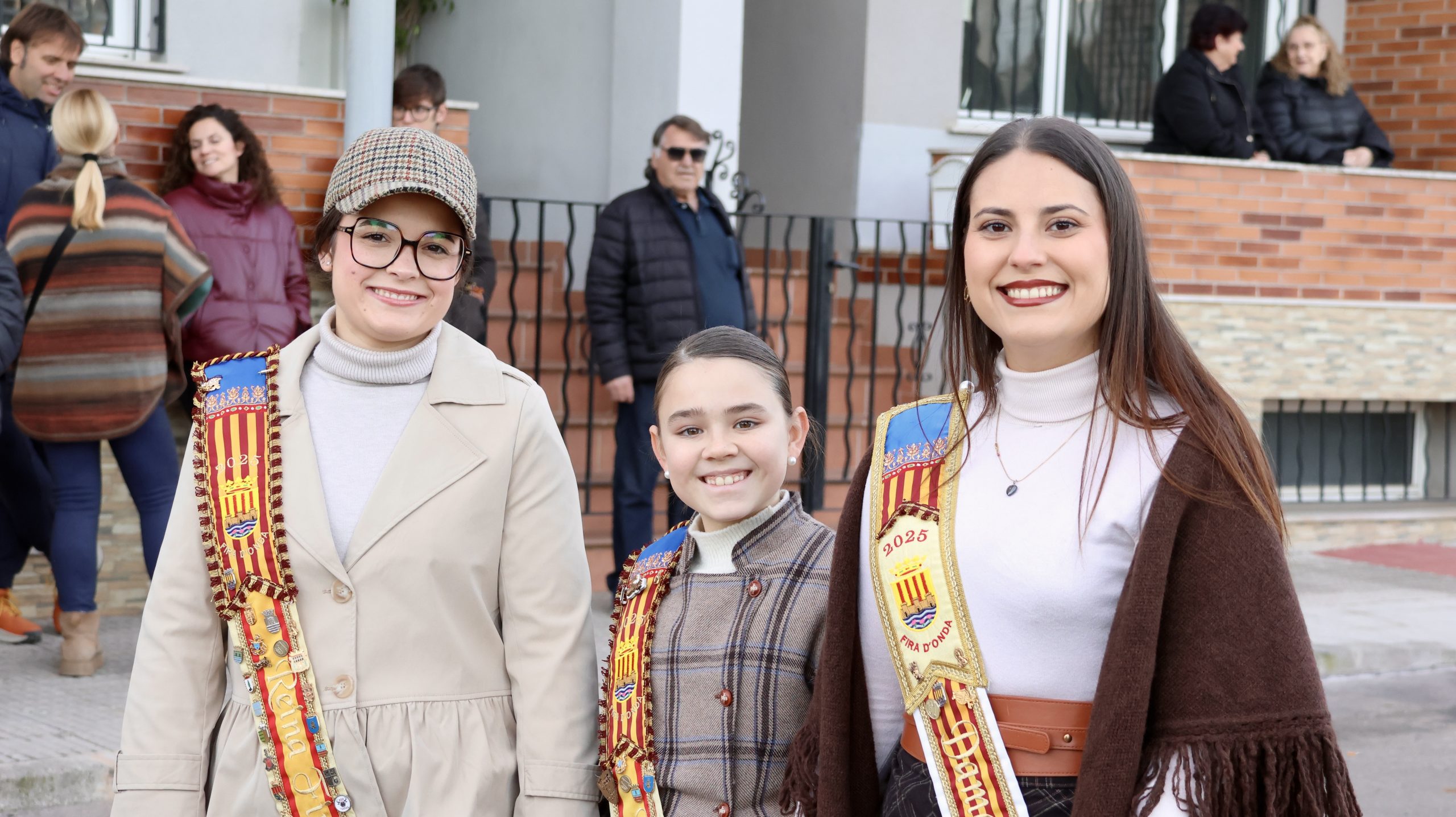 El Tosalet inaugura en Onda Sant Antoni 2026 con el encendido de la hoguera y reparto de flores y buñuelos