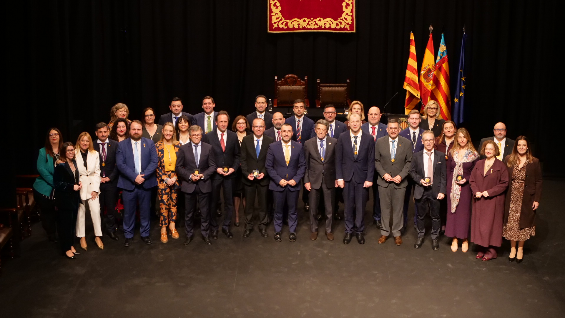 Vila-real reconeix cinc entitats i empreses i l’emprenedor José Vicente Tomás amb les Medalles de la Ciutat