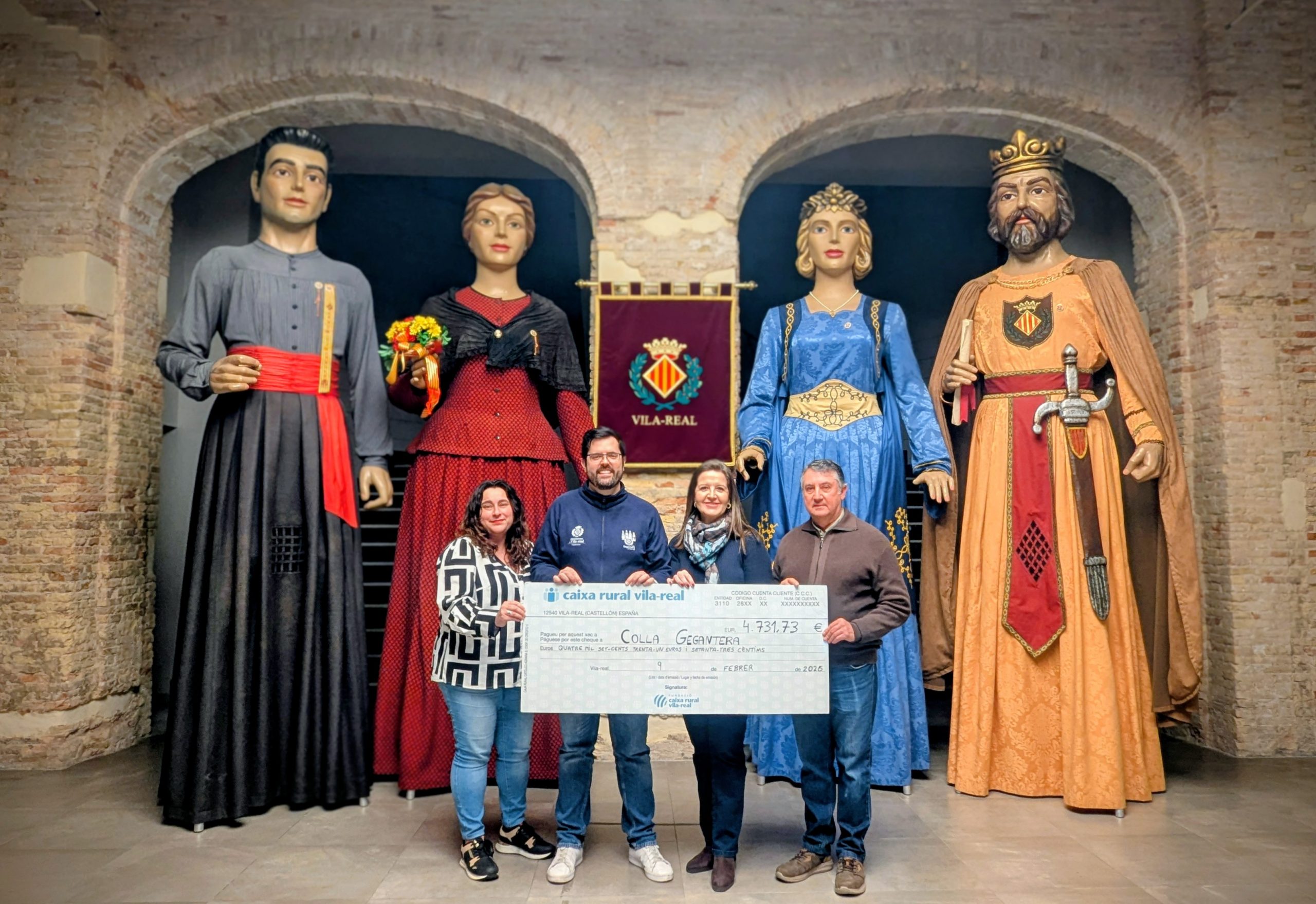 Fundació Caixa Rural Vila-real recauda 4.731,73 euros para la Colla Gegantera a través de su calendario solidario
