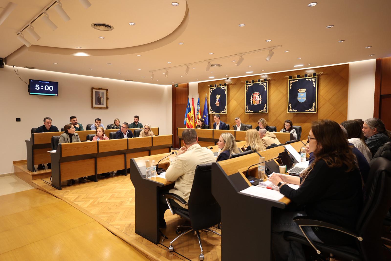 El Ple de Burriana pren raó de l’abandonament de Jorge Alarcón i Carla Gascó del grup municipal de Compromís