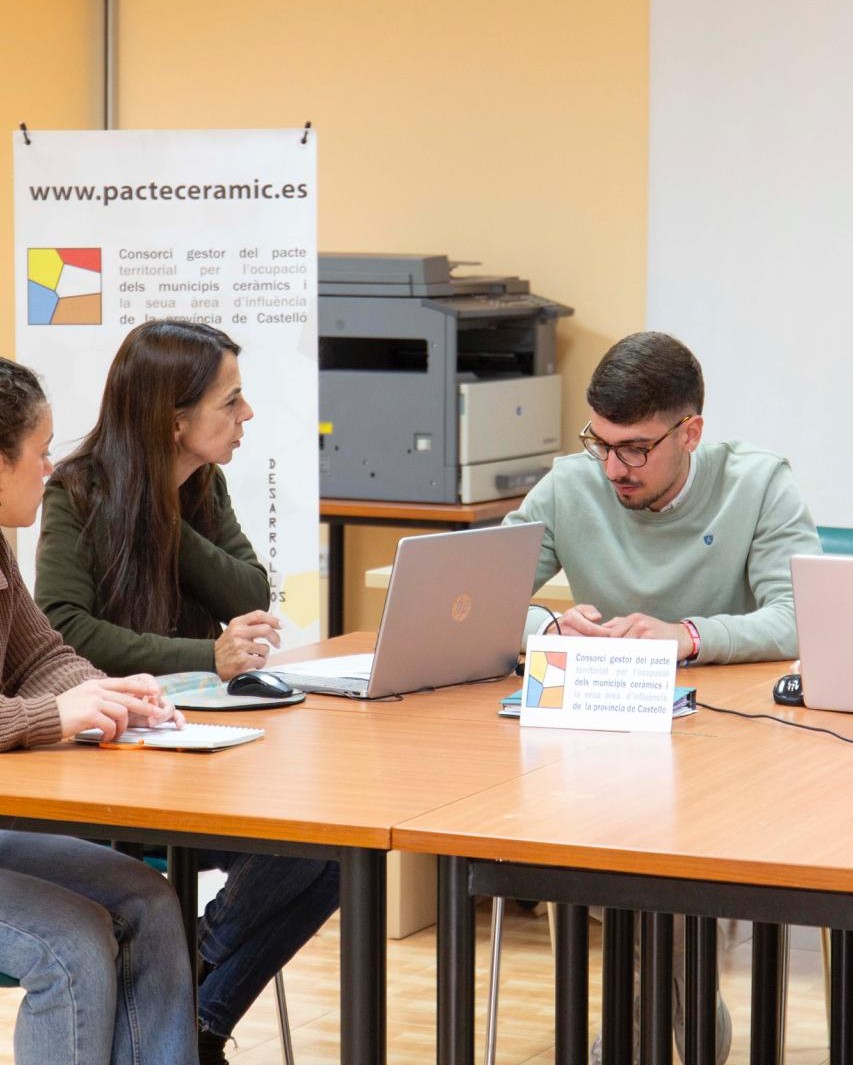 El Pacto Cerámico atiende a cerca de 200 personas demandantes de empleo y consolida su portal como herramienta de intermediación