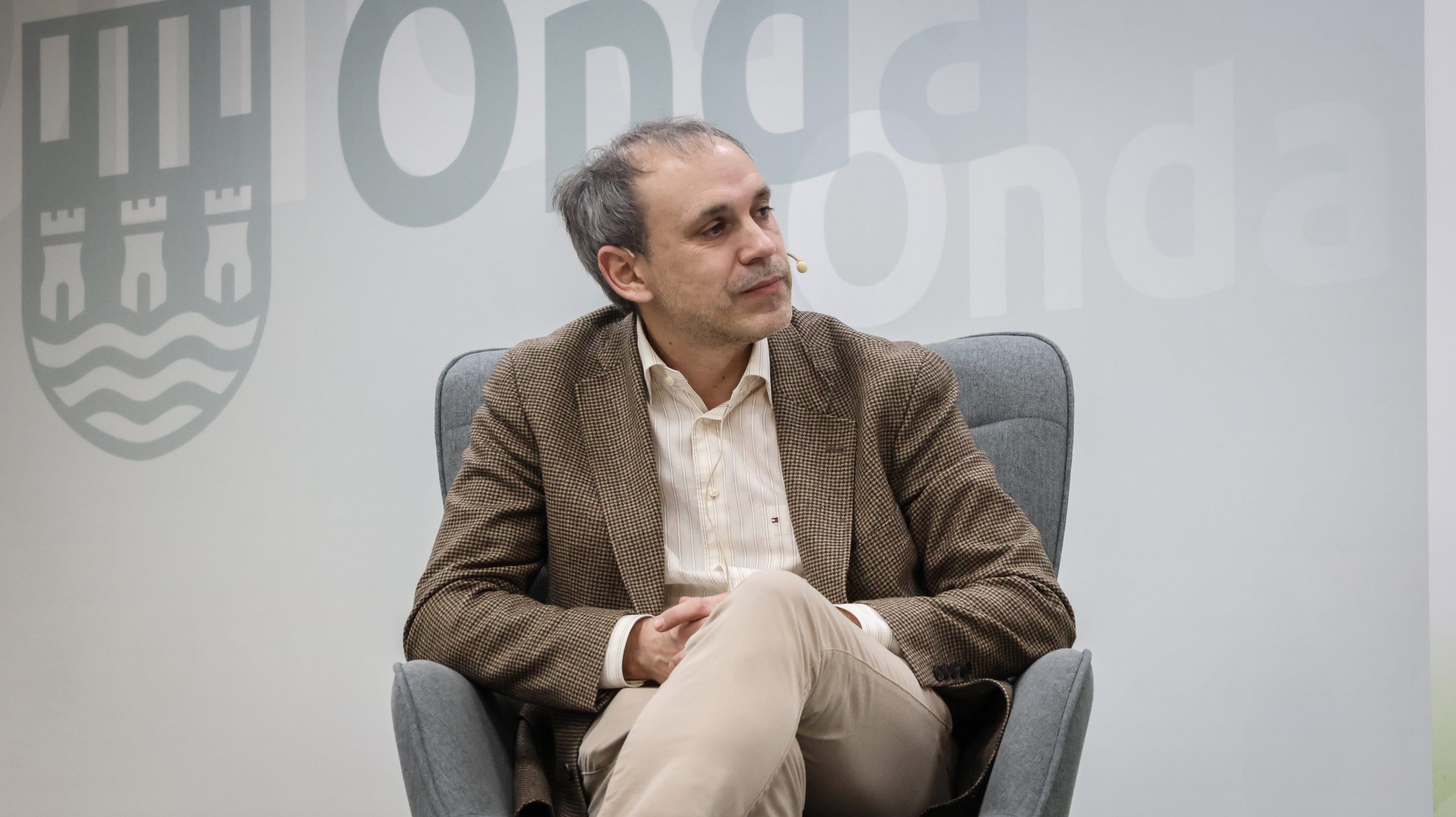 Luis Zueco presenta su novela ‘El escalón 33’ dentro del ciclo Onda va de Llibres