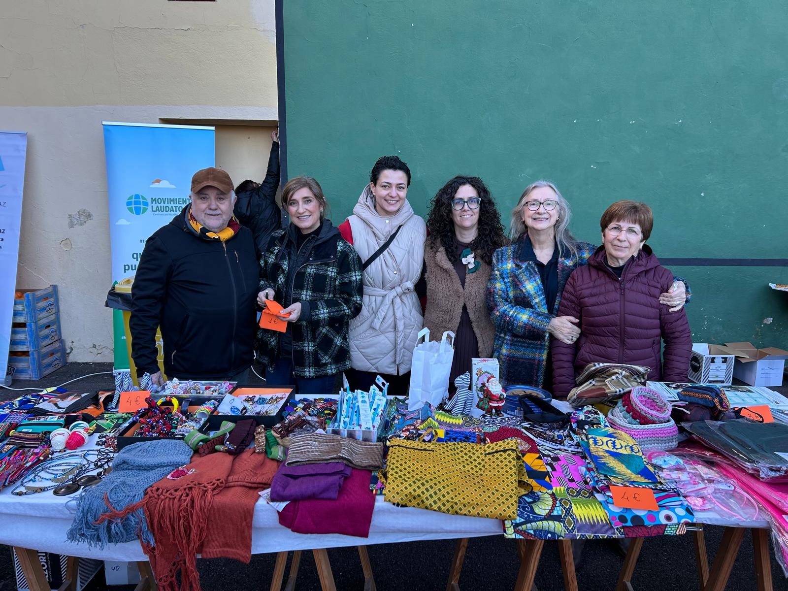 EL COLEGIO VIRGEN DEL CARMEN CELEBRA EL MERCADILLO SOLIDARIO A  BENEFICIO DE LA ONG KARIT, SOLIDARIOS POR LA PAZ