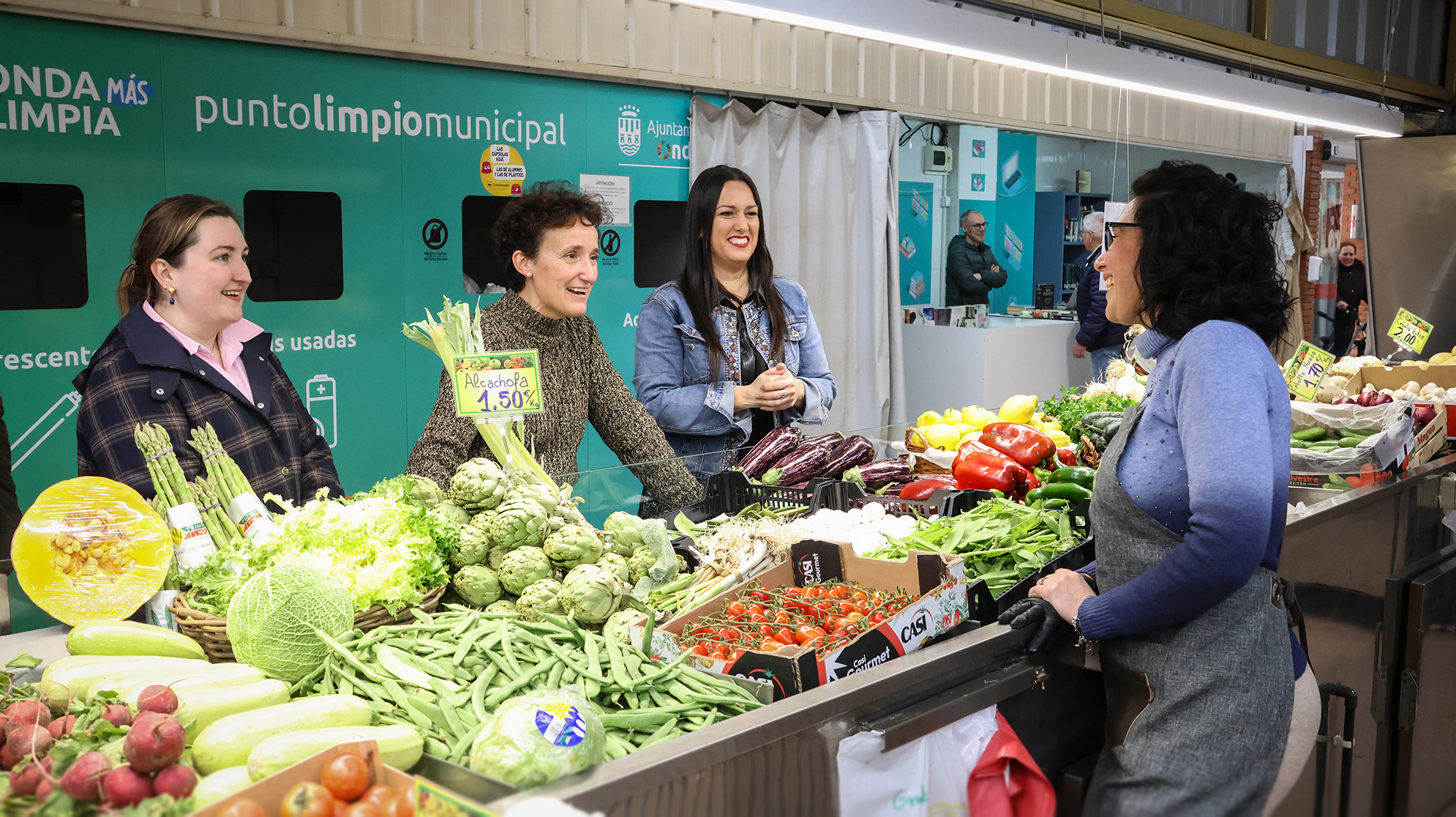 El Mercado Municipal de Onda se convierte en escaparate del consumo responsable en el Día de los Consumidores