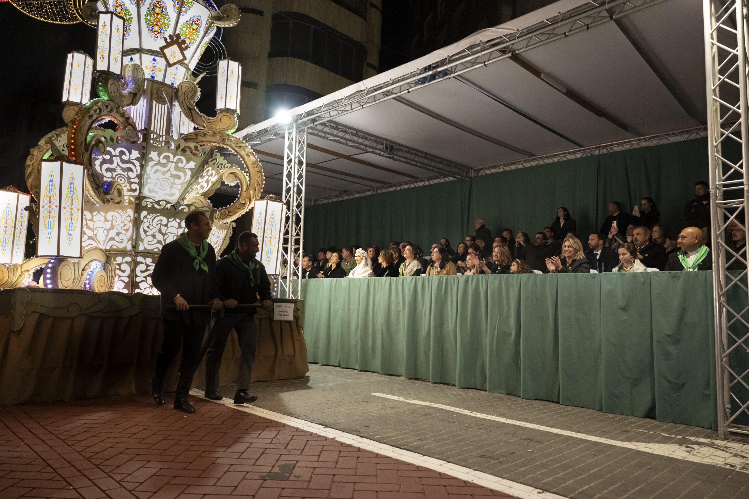 Marta Barrachina posa en valor el treball i esforç que hi ha darrere de cada ‘esclat de llum sense foc ni fum’