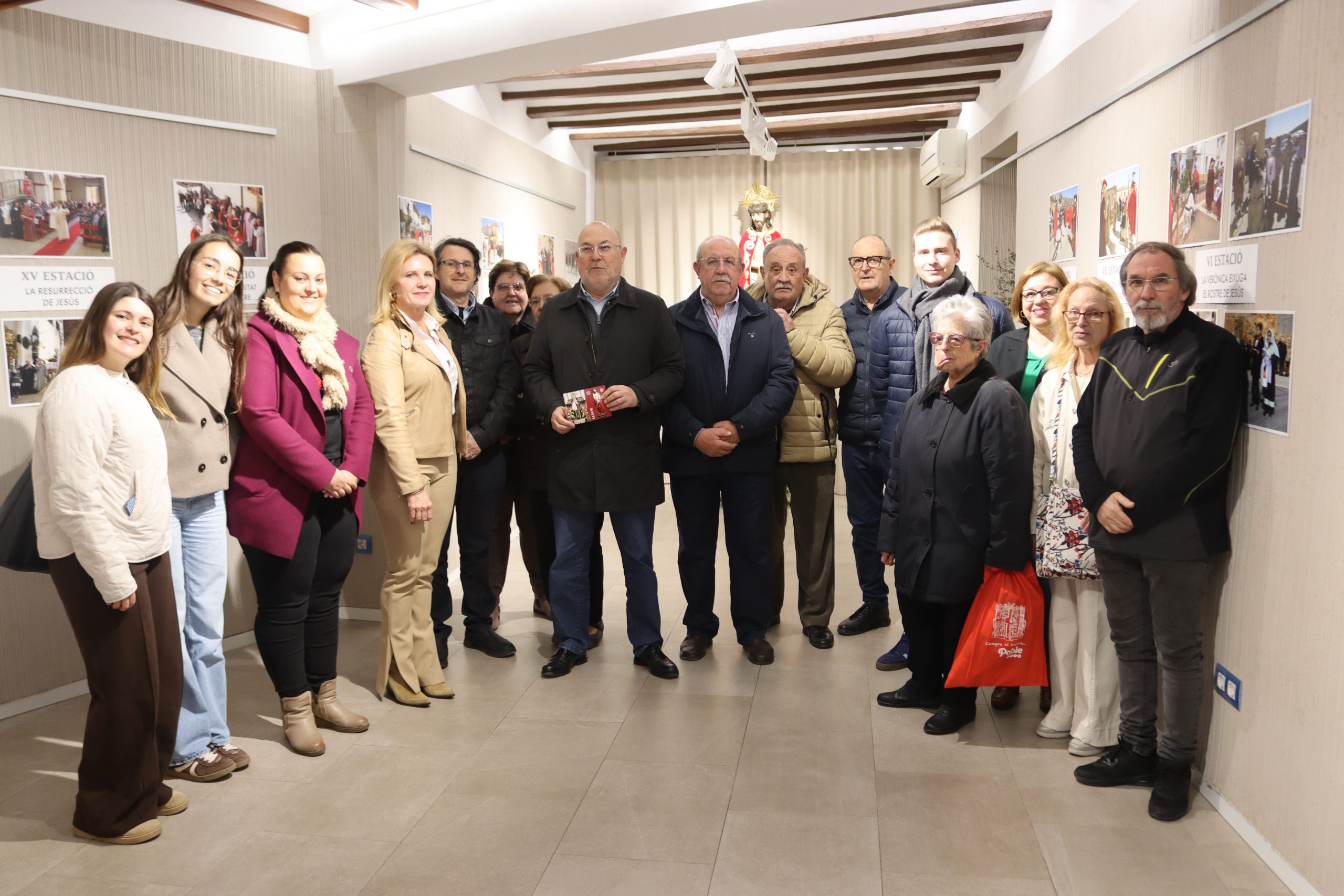 Inauguració de l’exposició fotogràfica “XV anys – XV estacions. De la creu a la llum”