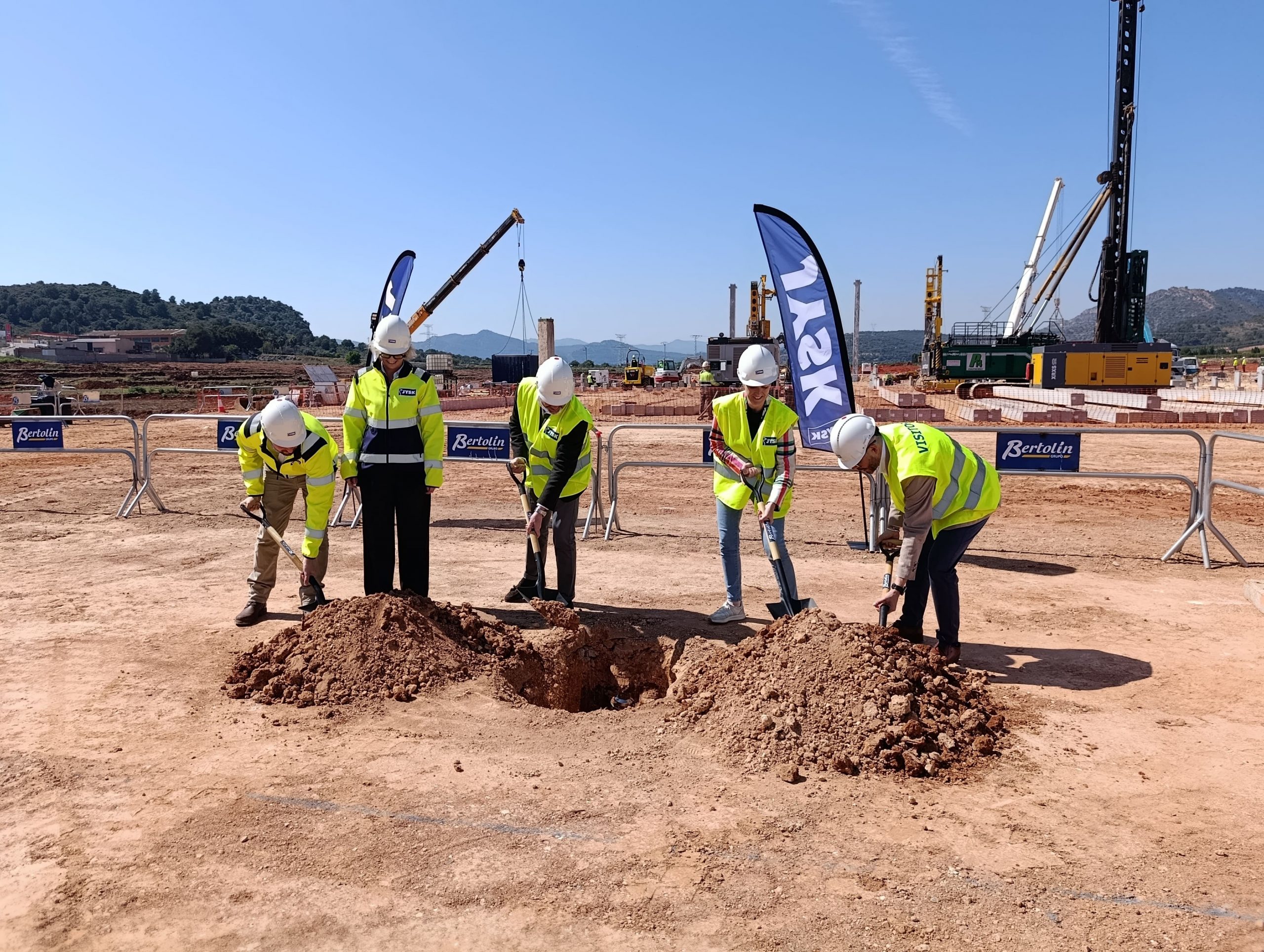 JYSK coloca la primera piedra de su nuevo centro logístico en Almenara (Castellón)