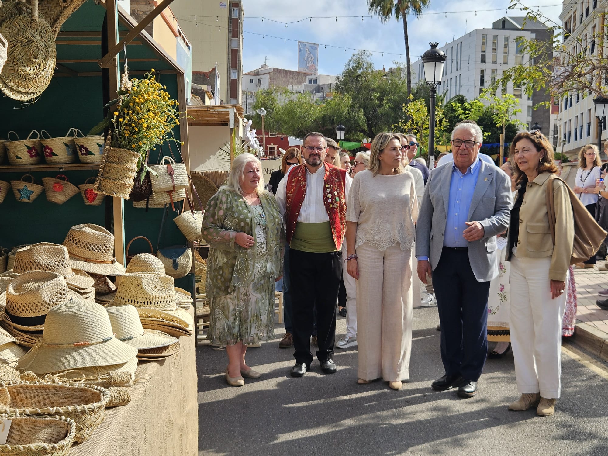 Oropesa del Mar inaugura la XXIV Trobà d’Orpesa con una amplia participación institucional y gran ambiente en el casco urbano