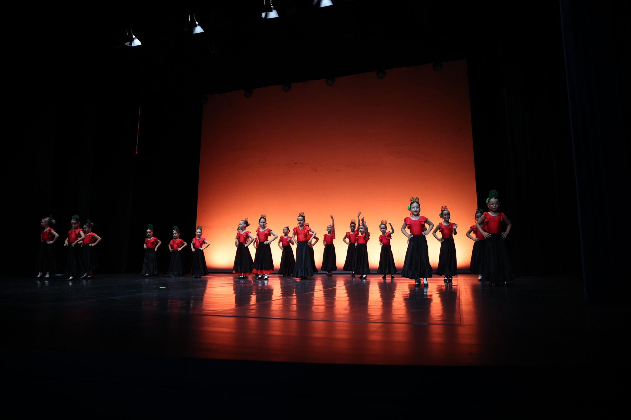 Més de 300 alumnes de dansa del Centre Municipal de les Arts de Burriana celebren el final de curs amb dos gales al Teatre Payà
