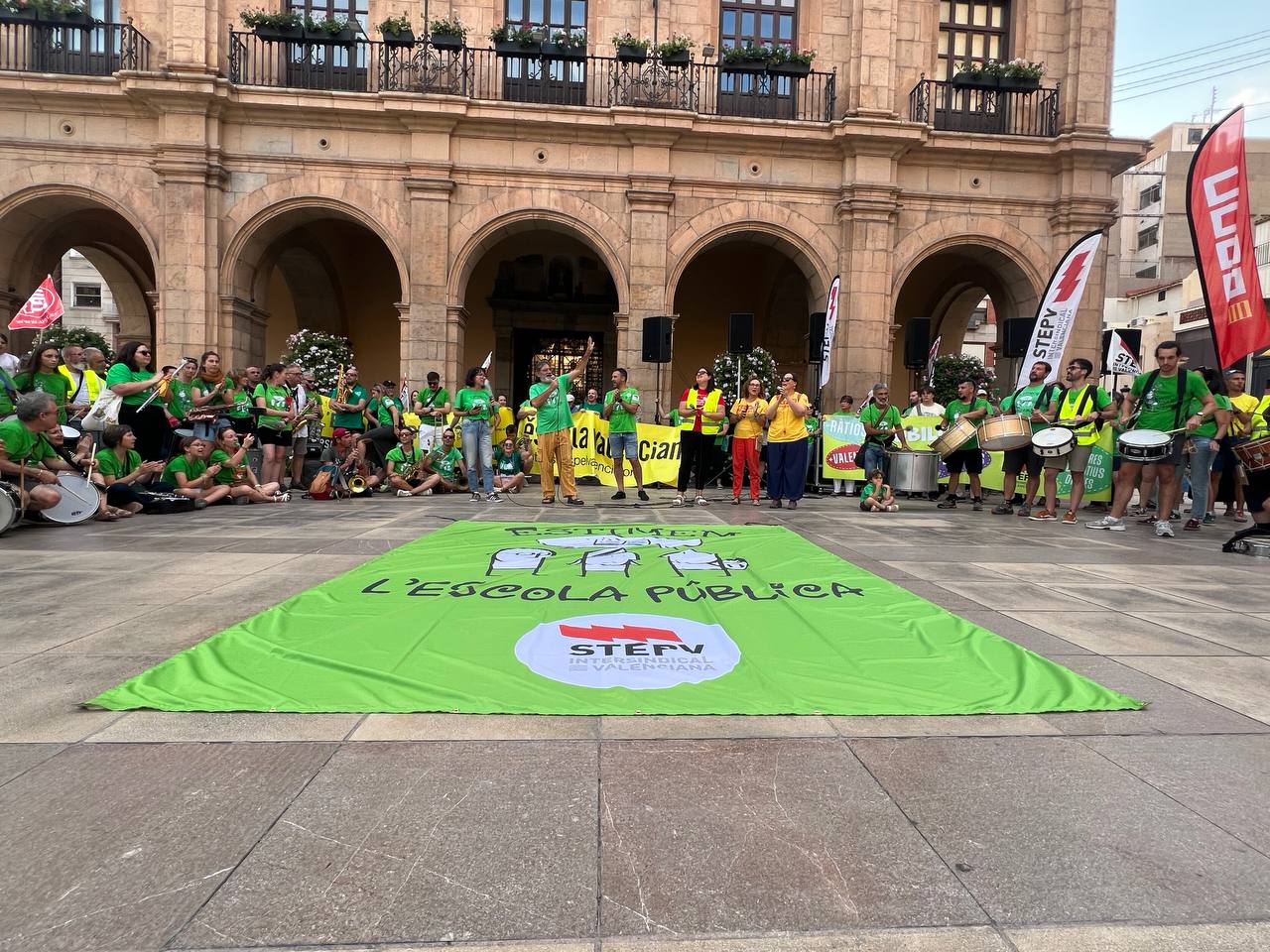 «L’educació pública no es ven, es defensa»: la FAMPA reivindica el paper de docents i famílies després de 23 dies de vaga
