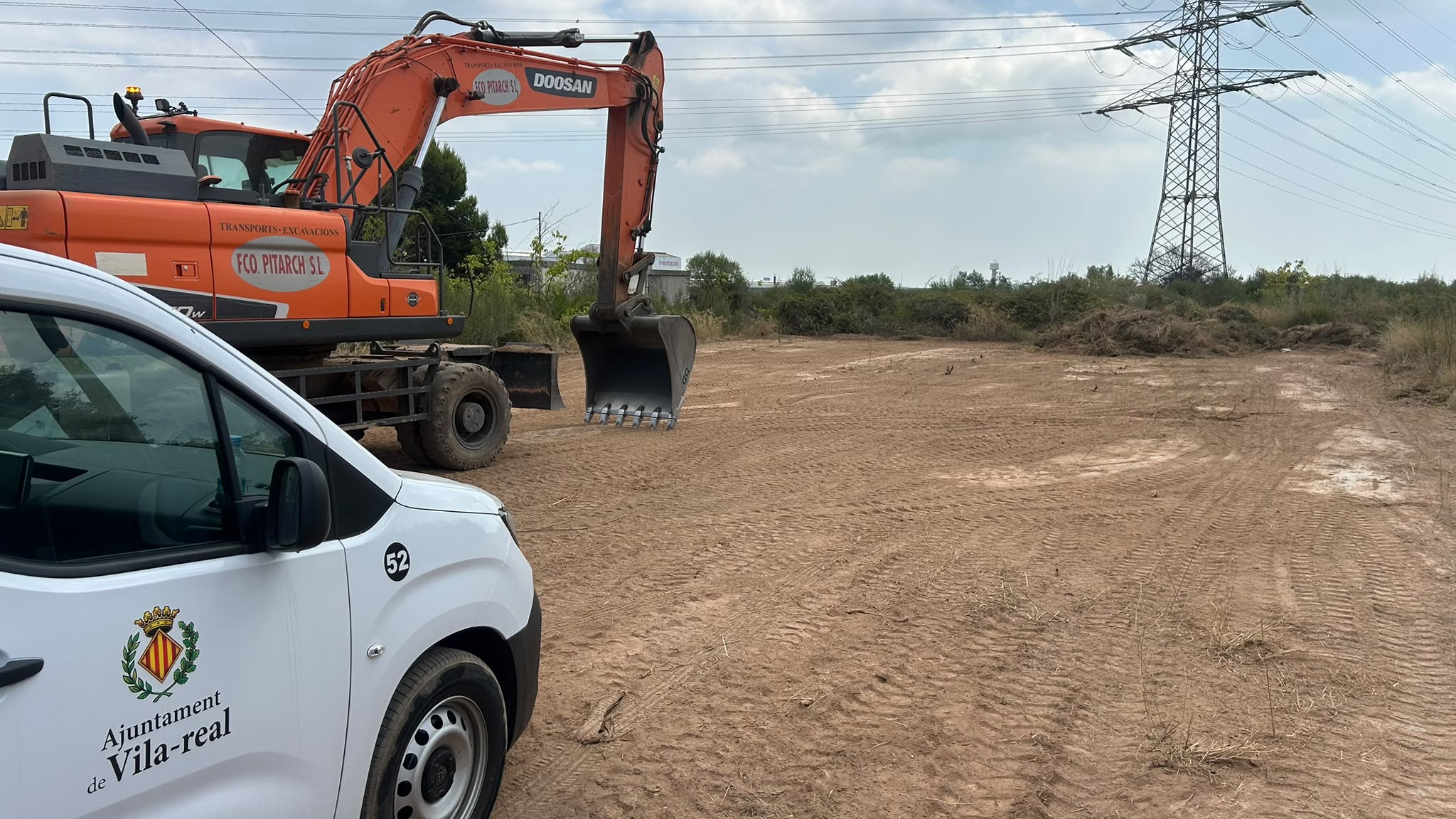 Vila-real intensifica els treballs de desbrossament i neteja de parcel·les per a prevenir incendis i fa una crida a la responsabilitat dels propietaris