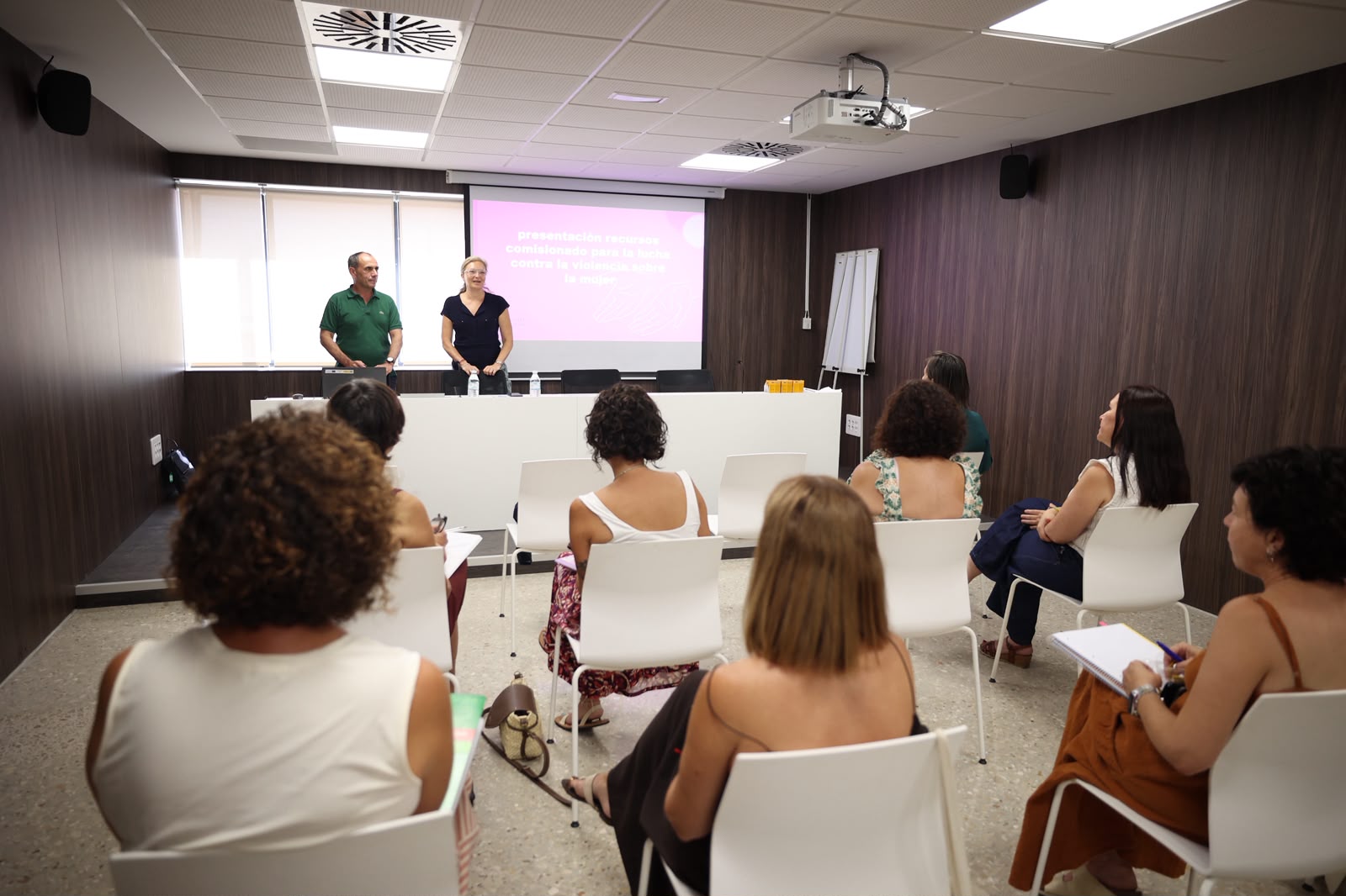 Burriana acoge una sesión informativa sobre los recursos disponibles para las mujeres víctimas de violencia
