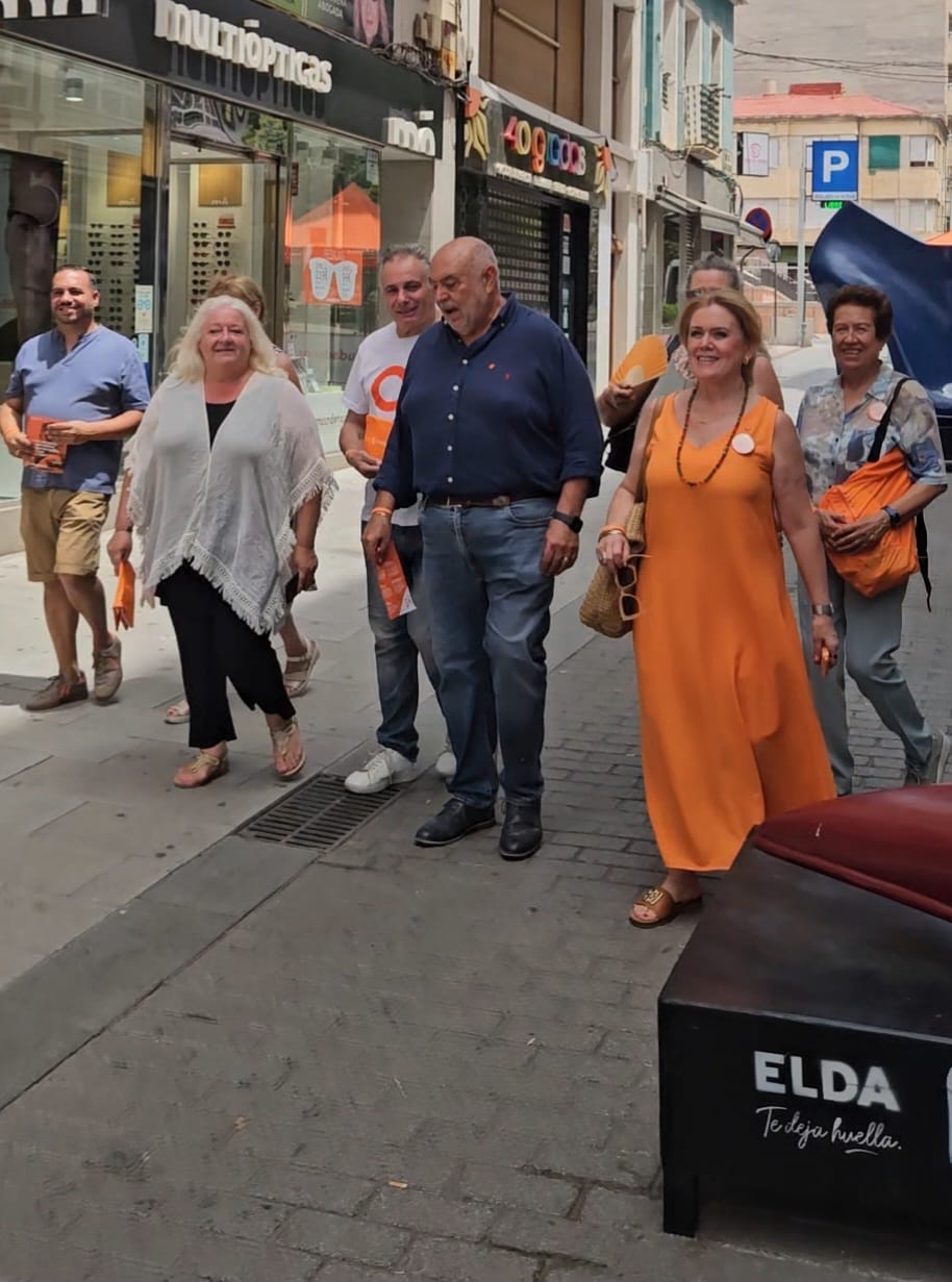 La coordinadora autonómica de Ciudadanos Comunidad Valenciana, Araceli De Moya, avala el trabajo de CS Elda y felicita su campaña de escucha activa a pie de calle