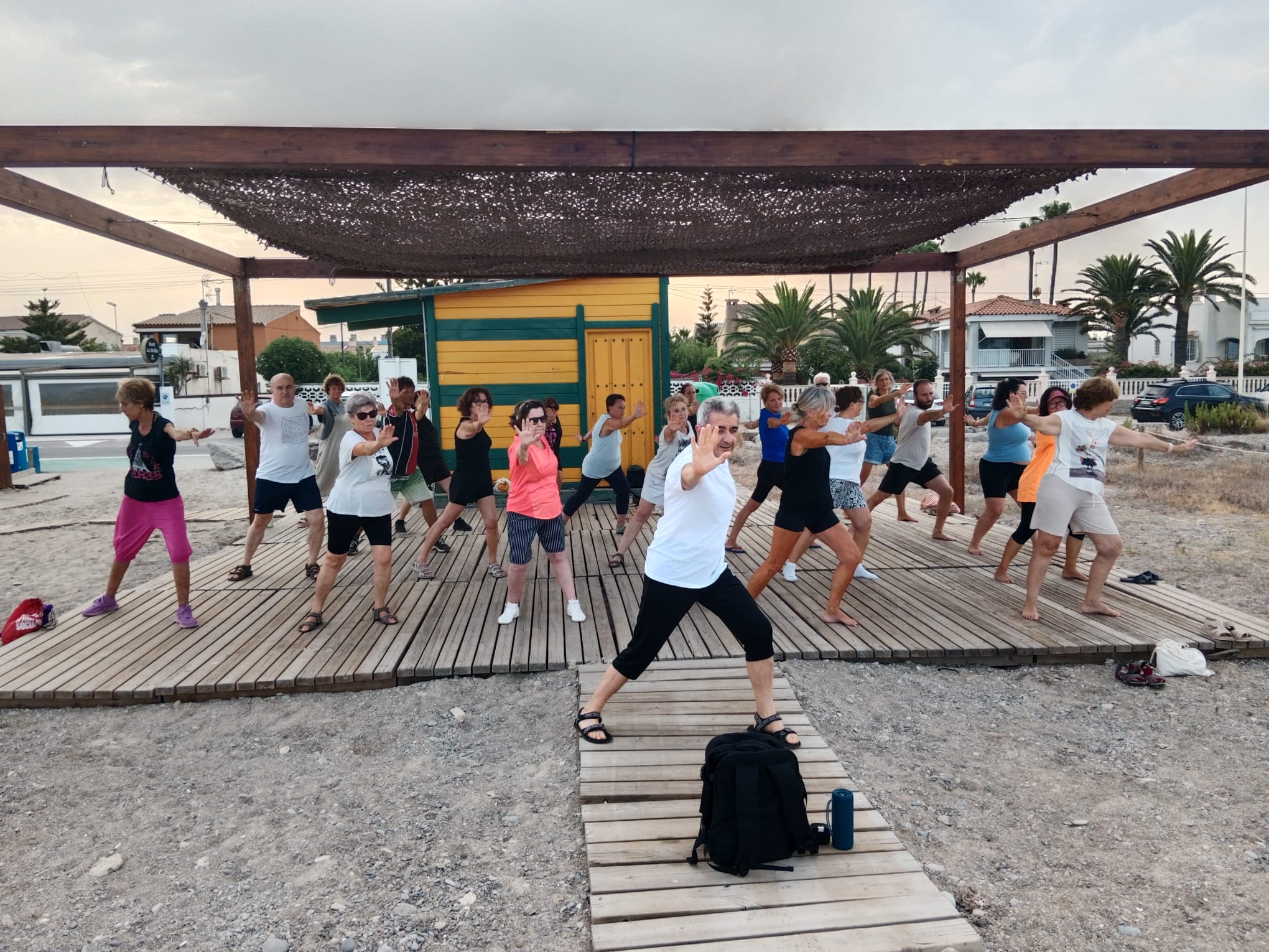 Almassora consolida les seues activitats de benestar a la platja amb una gran participació