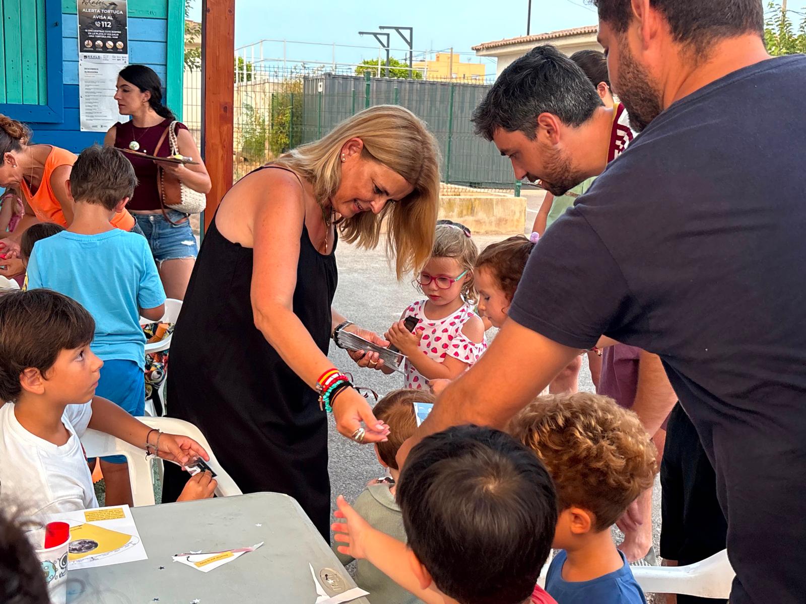 Almassora comienza la cuenta atrás para el eclipse con un taller infantil lleno de ciencia y diversión
