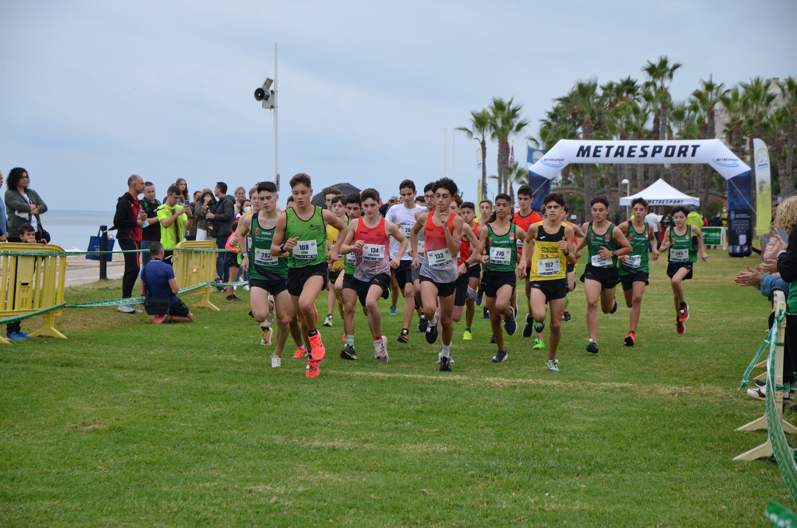 Oropesa del Mar atrae a más de 300 atletas en la primera edición del circuito de cross