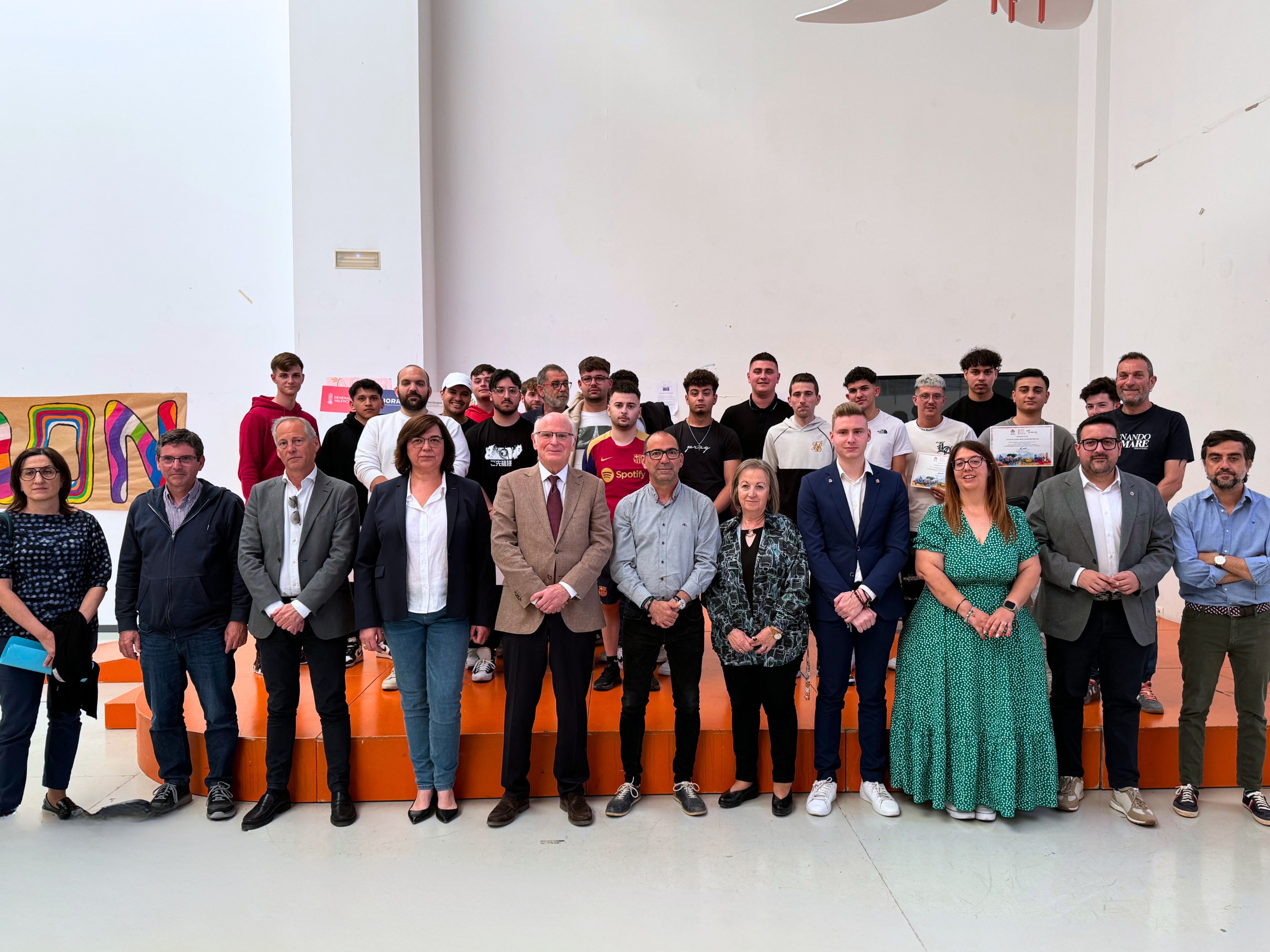 Vila-real conclou una nova edició del programa T’Avalem després de formar a 20 joves en les especialitats d’obra i electricitat