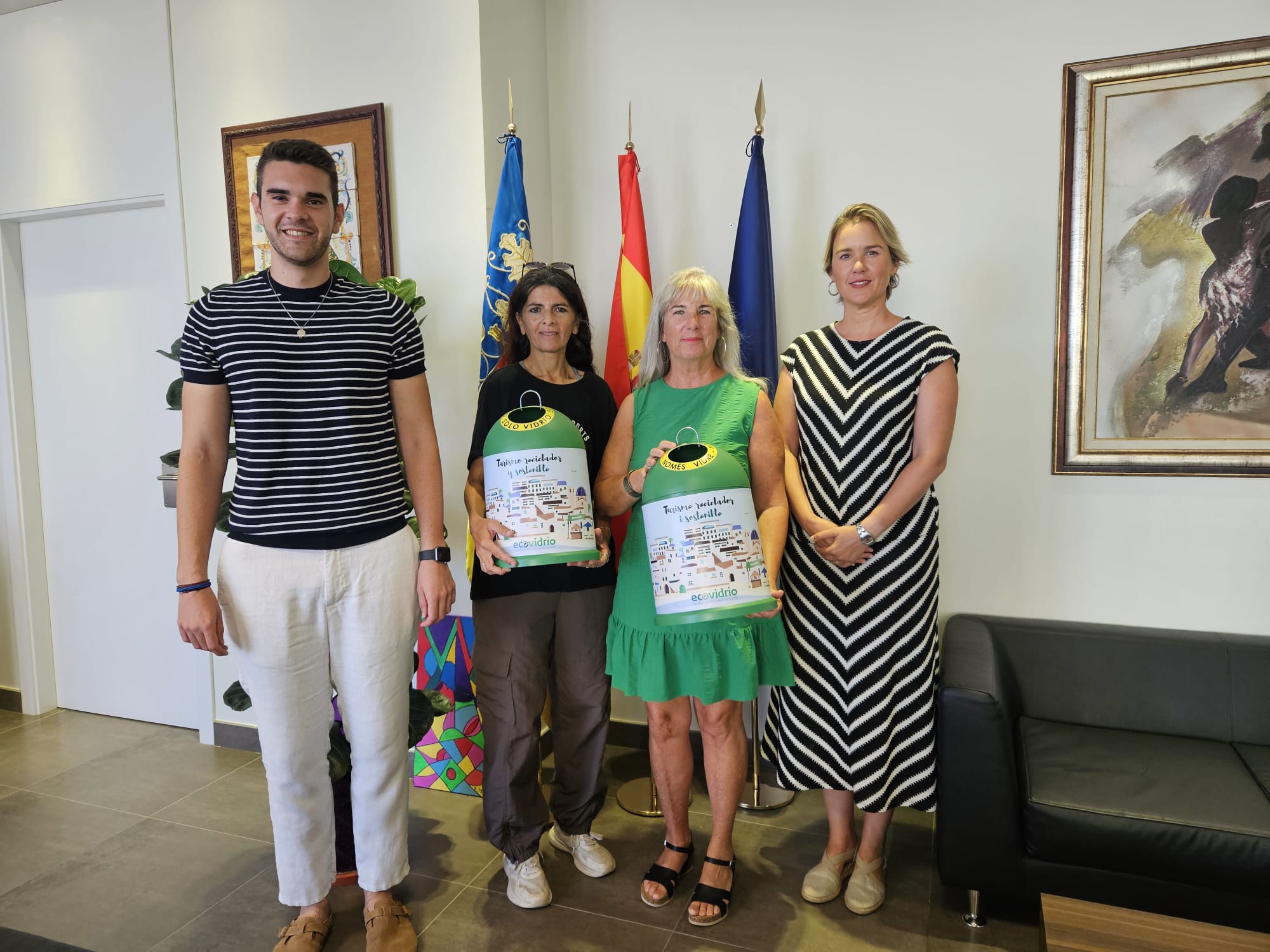 L’Ajuntament d’Orpesa fa lliurament del miniglú sortejat en la campanya #MovimientoBanderasVerdes de Ecovidrio