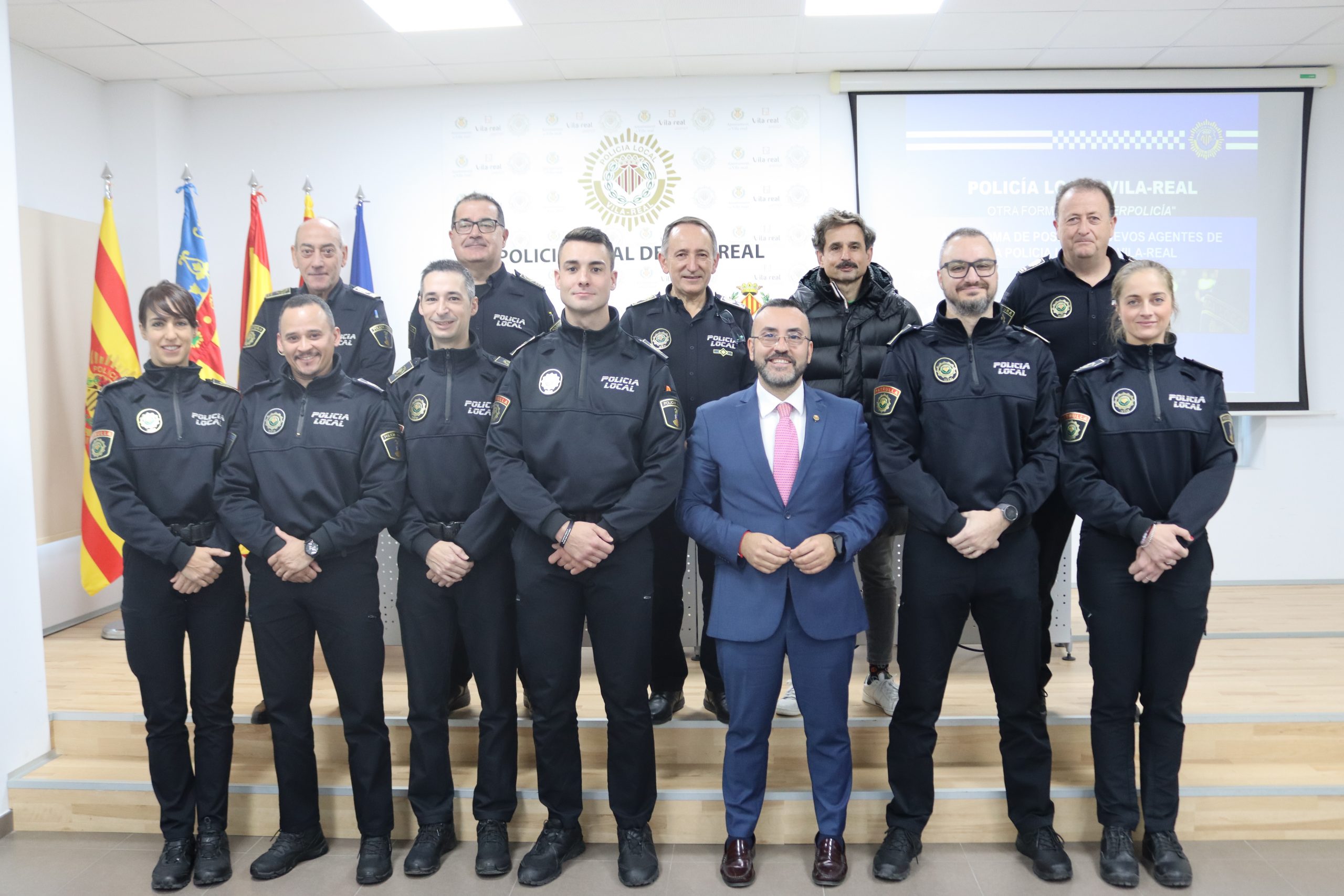 Benlloch dona la benvinguda a sis nous agents de la Policia Local