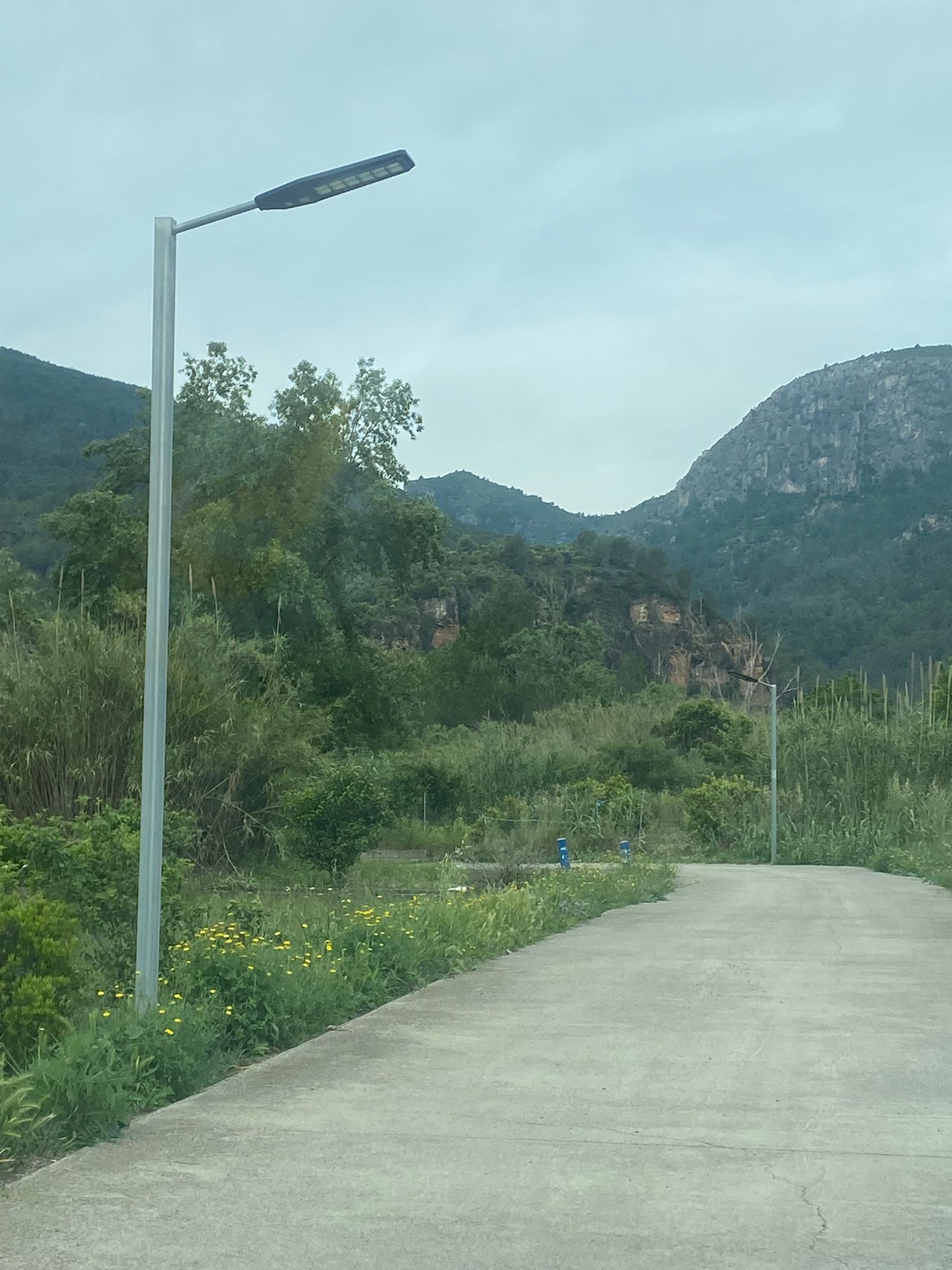 Fanzara dota de llum solar els camins de l’àrea de cultiu en resposta als agricultors i esportistes