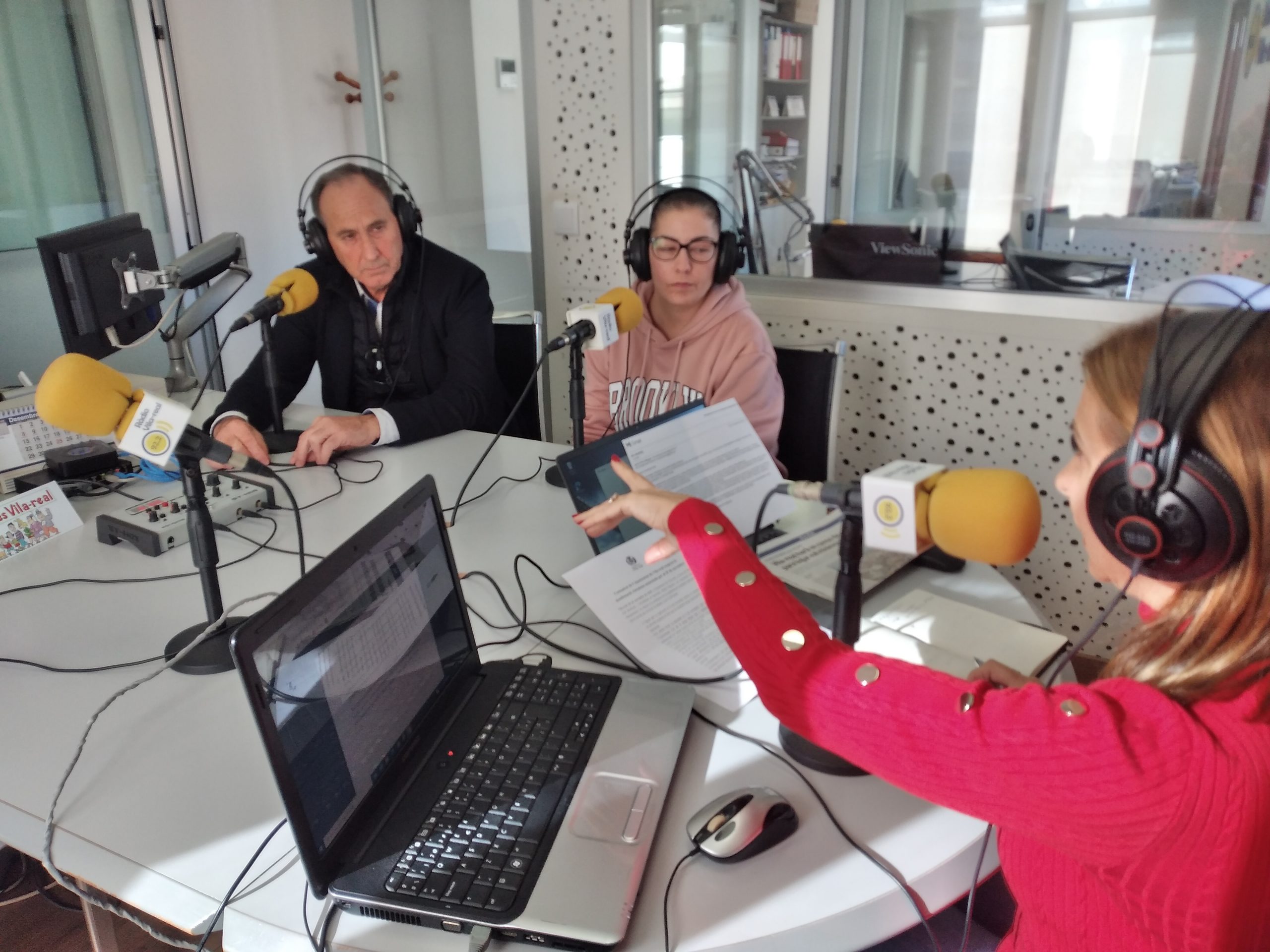 Parlem de la taxa del fem amb els veïns de Vila-real, Alejandra Folch i Jesús Fernández