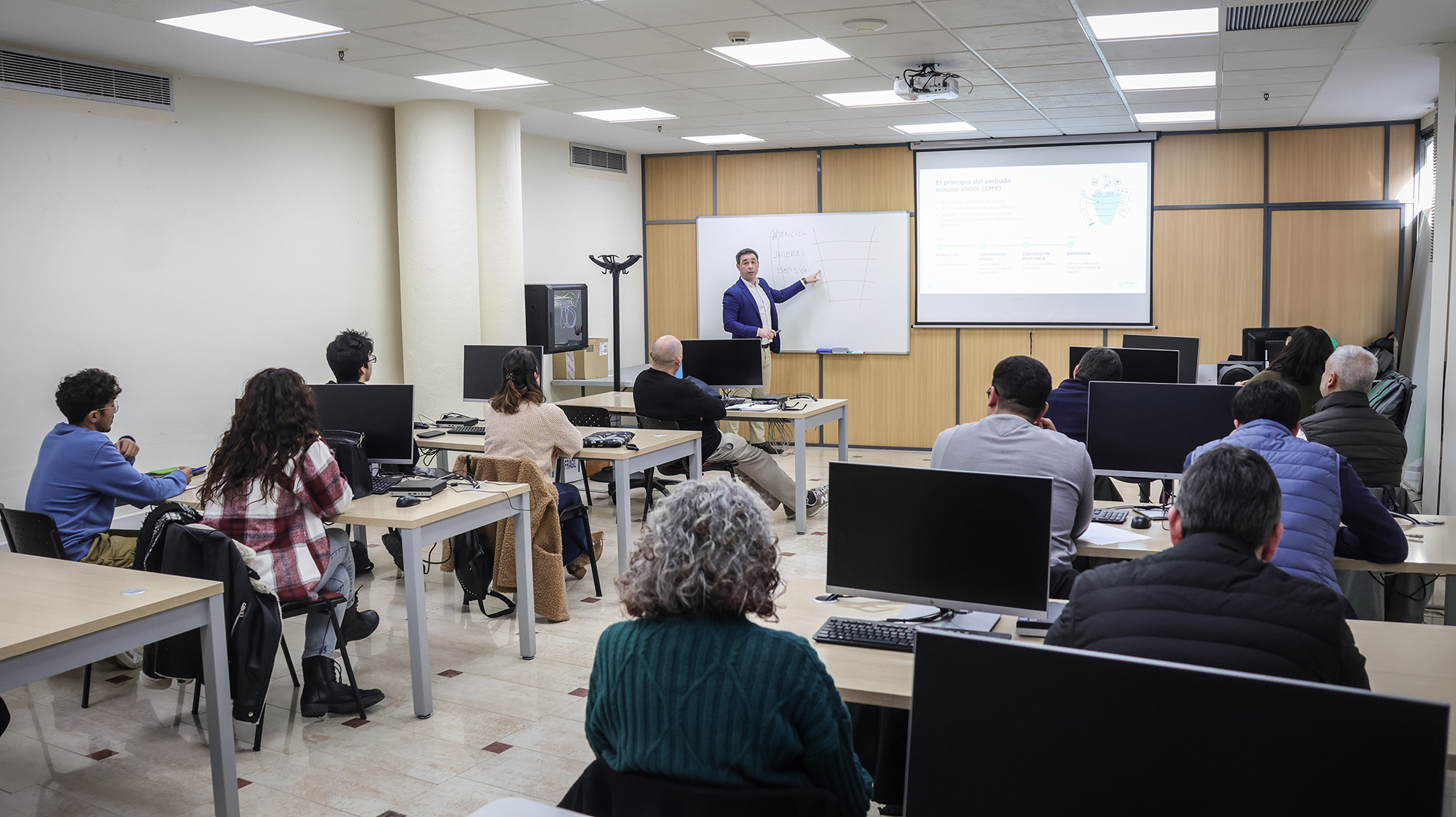 Onda enseña a empresas y emprendedores a usar la IA para ganar tiempo y multiplicar resultados