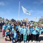 Burriana hissa la bandera del Sender Blau que catàloga el Clot de la Mare de Déu com un dels millors paratges naturals del país