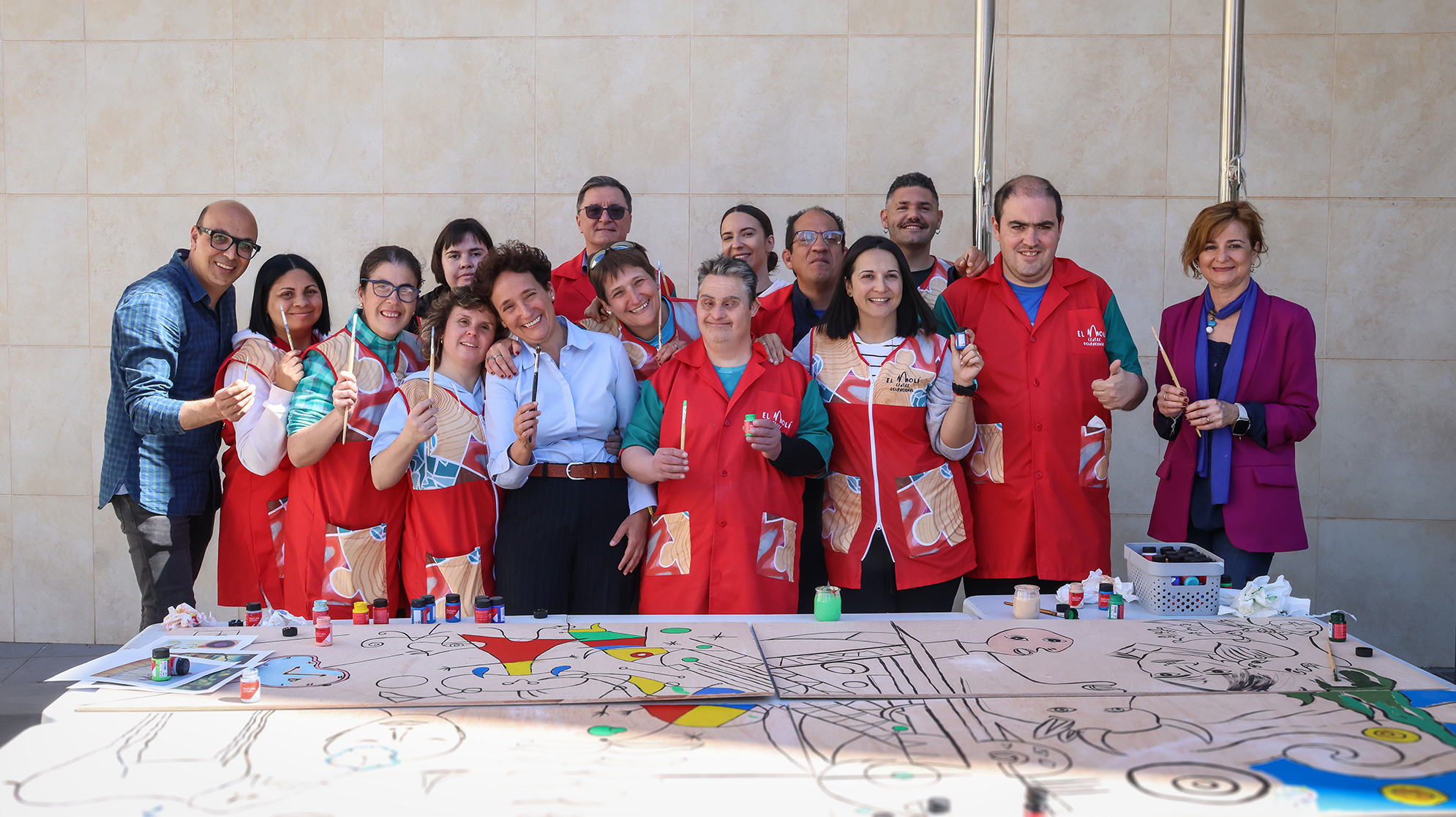 Onda transforma la plaza de El Pla en un gran lienzo inclusivo para celebrar el Día Mundial del Arte