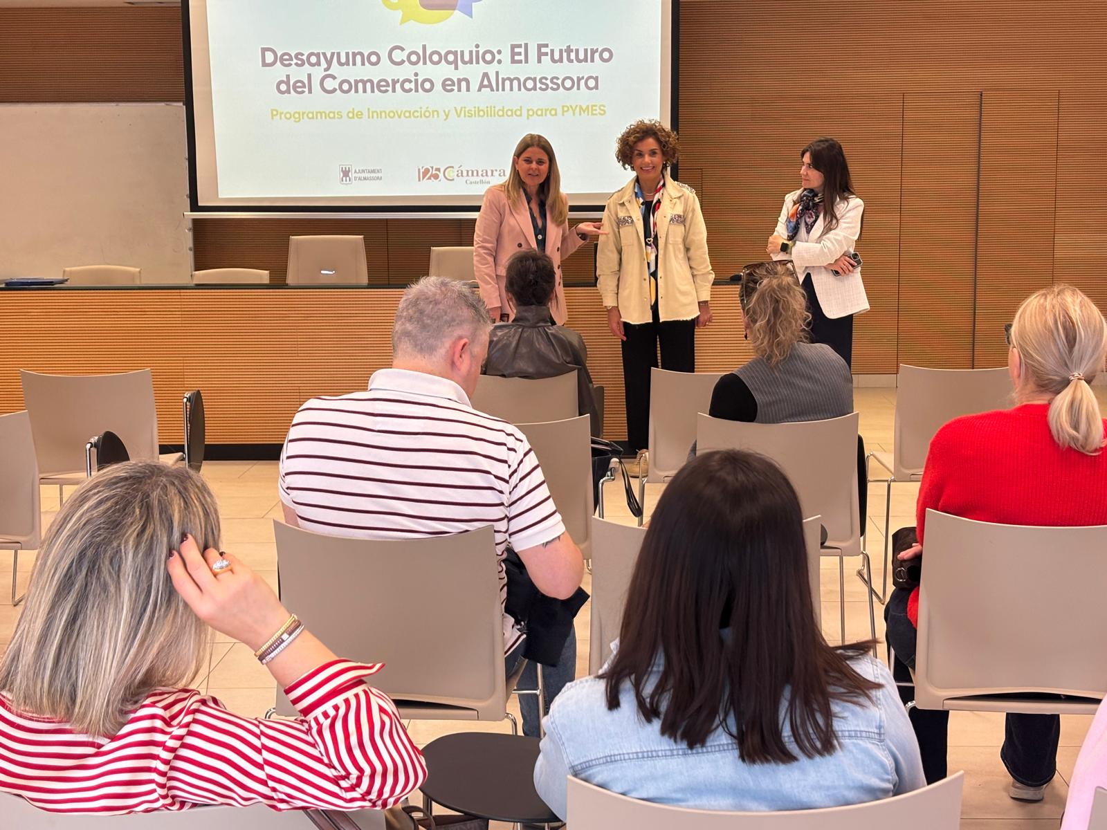 Almassora impulsa el futuro del comercio local con un desayuno coloquio dirigido a pymes y comercios