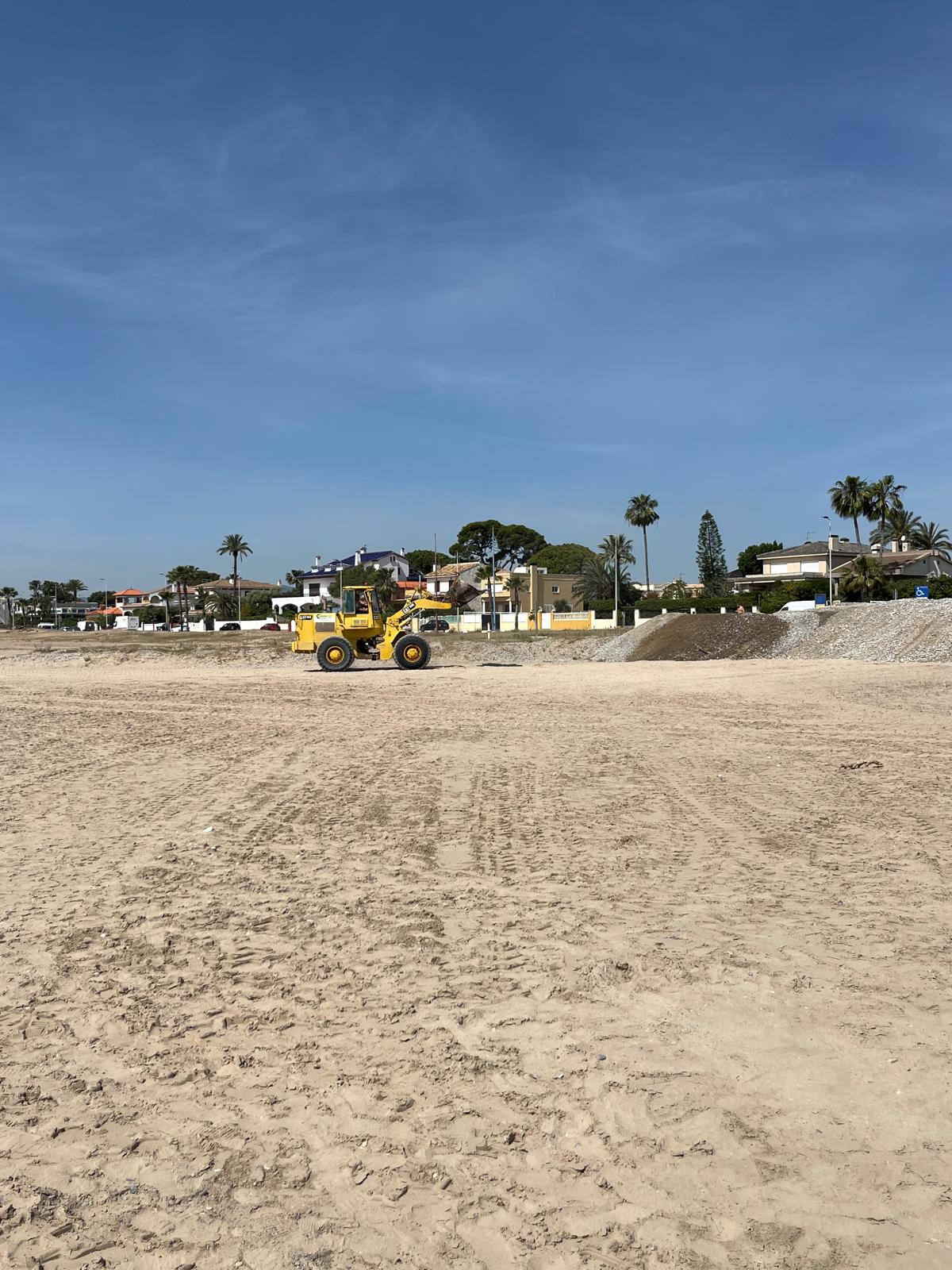 Burriana i Costes retiraran més de 5.000 tones de grava de la platja del grau per a la posada a punt del litoral