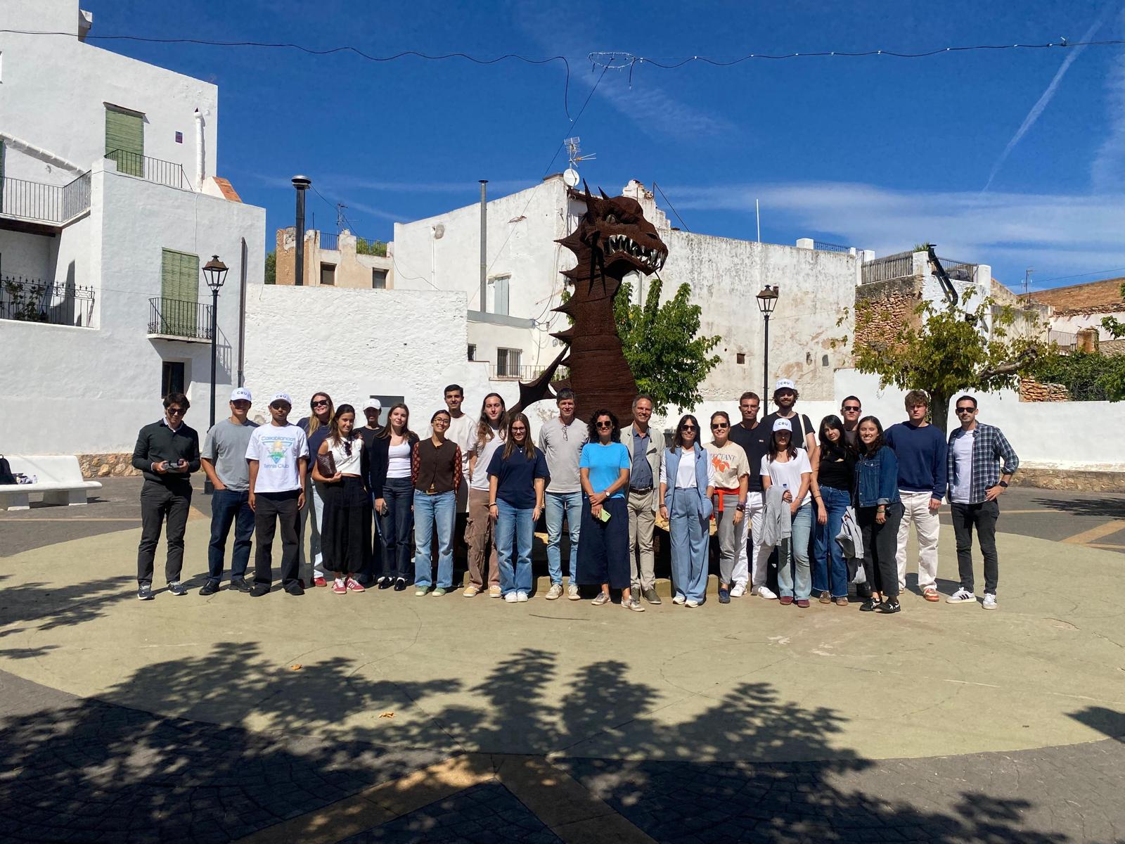 Els projectes ceràmics ‘Una rosa para Sant Jordi’ i ‘Mirar desde la plaza’ s’alcen com a guanyadors de la novena edició del CRU[E]