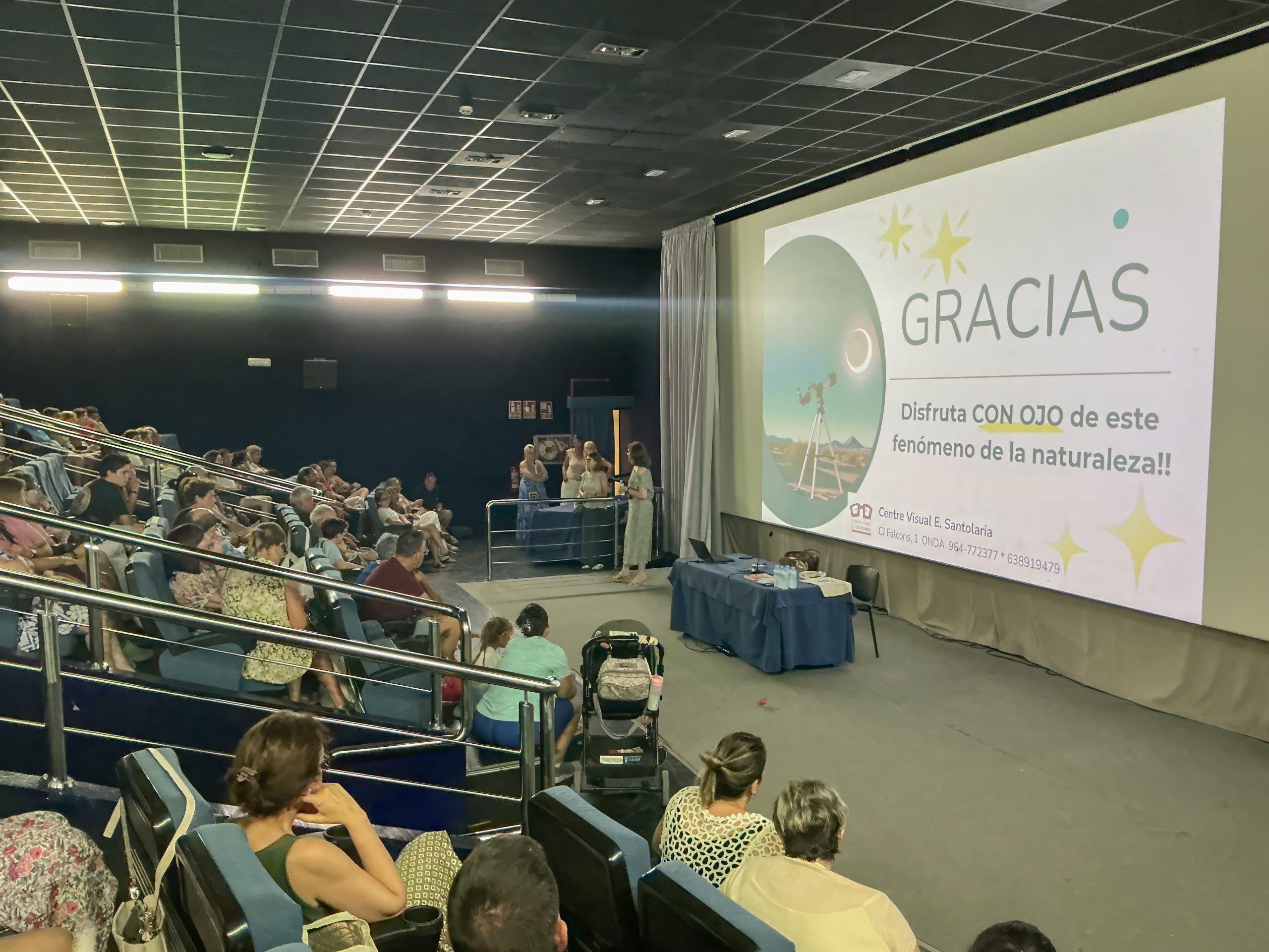 Onda reúne a un centenar de asistentes para conocer las claves de una observación segura del eclipse solar