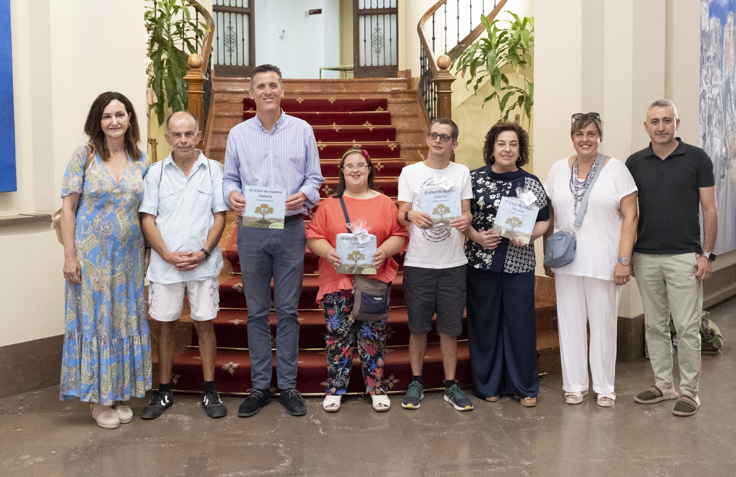 La Diputació commemora el 25é aniversari del Centre Ocupacional de Síndrome de Down Castelló amb la impressió de ‘L’arbre de la nostra història, 25 anys creixent’