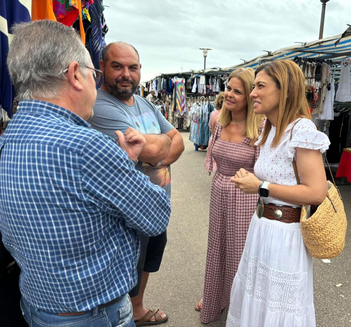 Almassora reobri este diumenge el Mercaplatja amb més d’una vintena de parades al costat de la mar