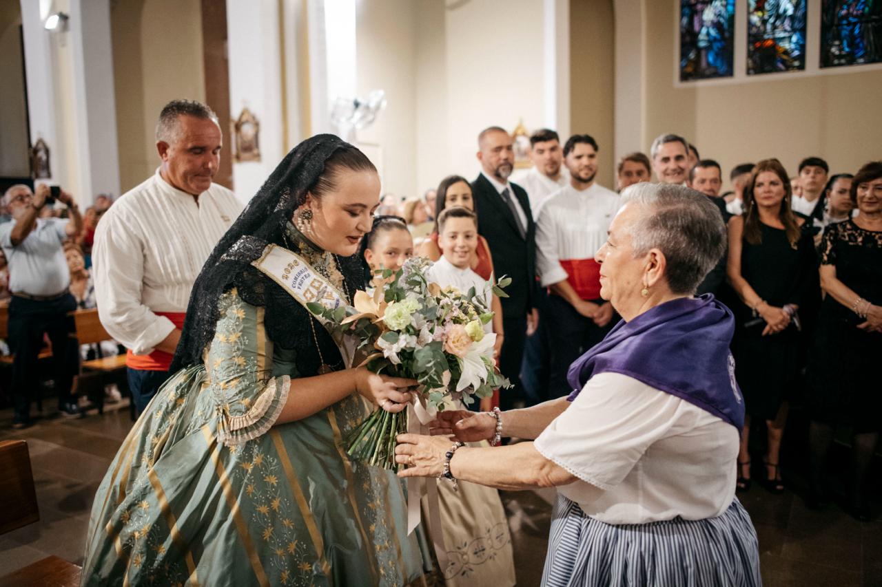 El Grau mostra la seua devoció per Sant Pere amb l’ofrena de flors i la processó marítima